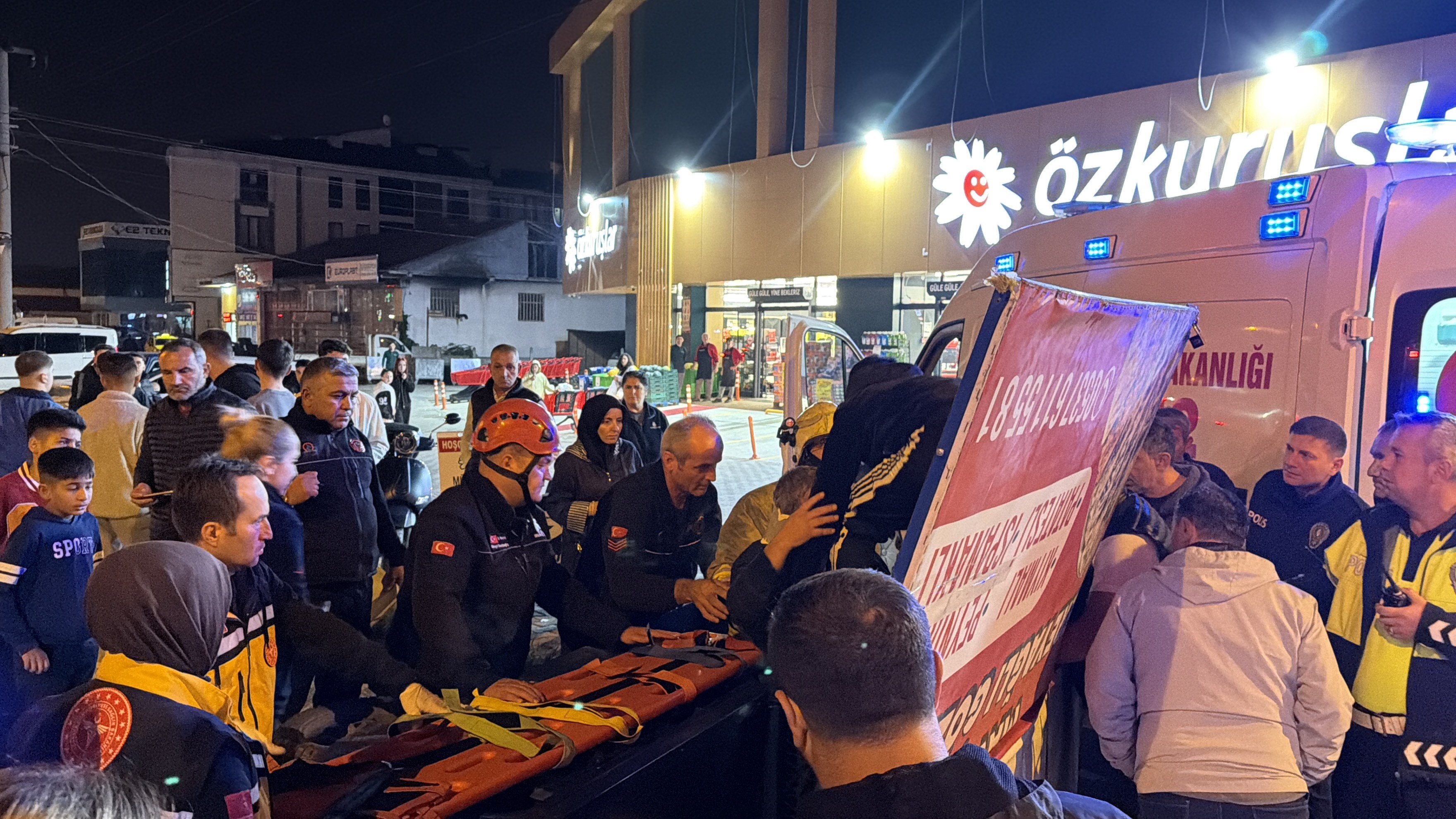 Elektrikli Araç Devrildi Sürücü Kabinde Sıkıştı (3)