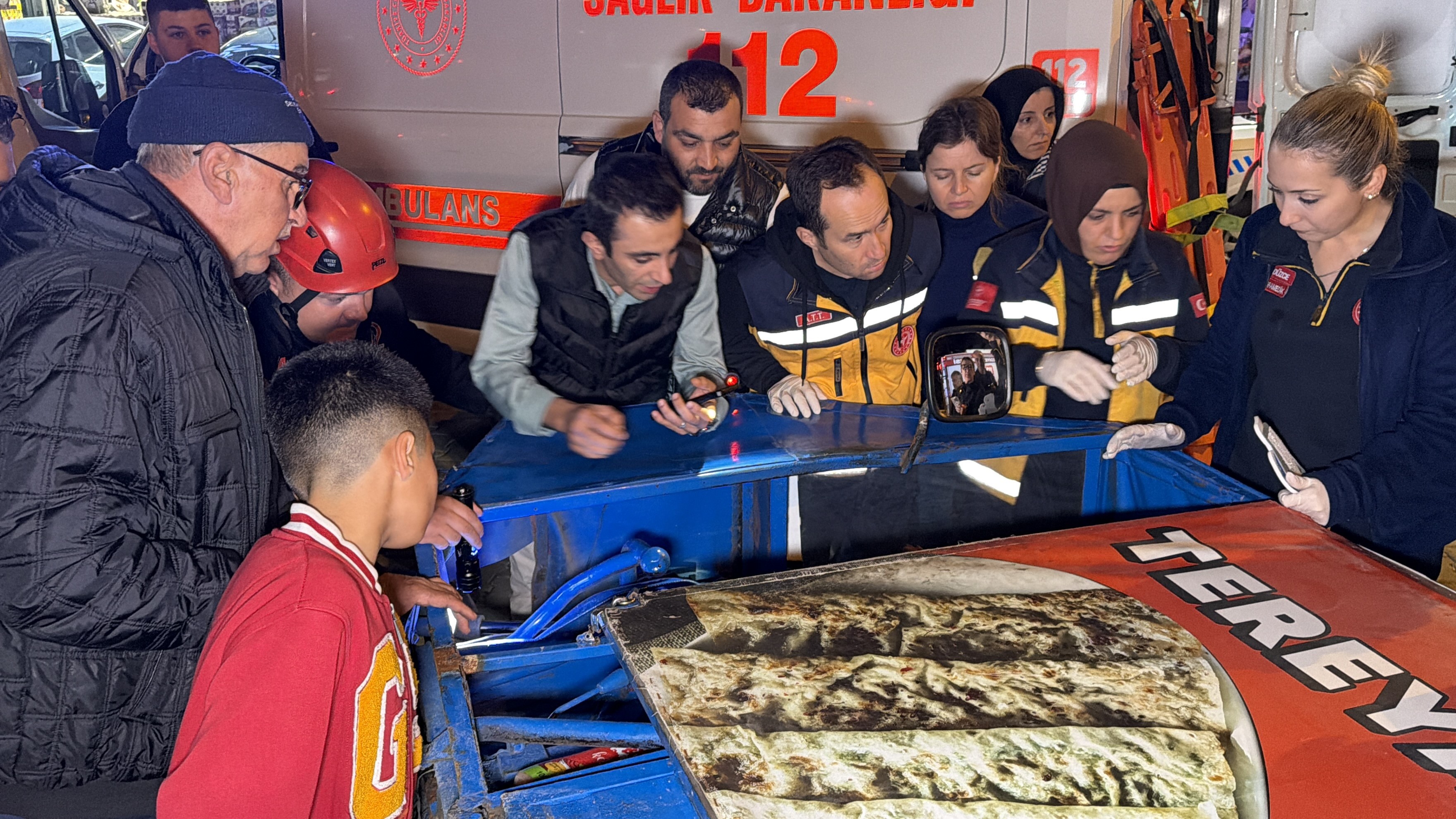 Elektrikli Araç Devrildi Sürücü Kabinde Sıkıştı (4)