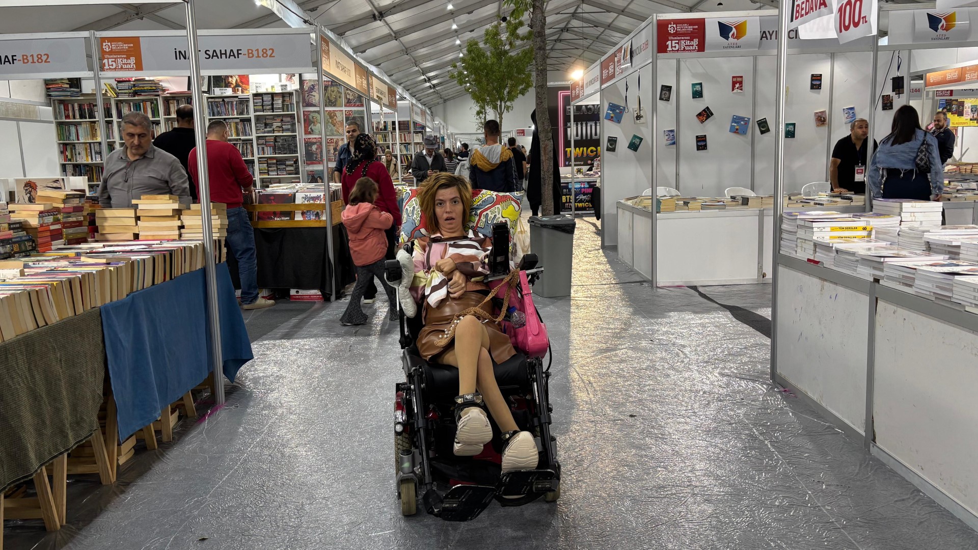 Engelsiz Taksi, Kitap Fuarı'nda Da Engelleri Aşıyor (2) )