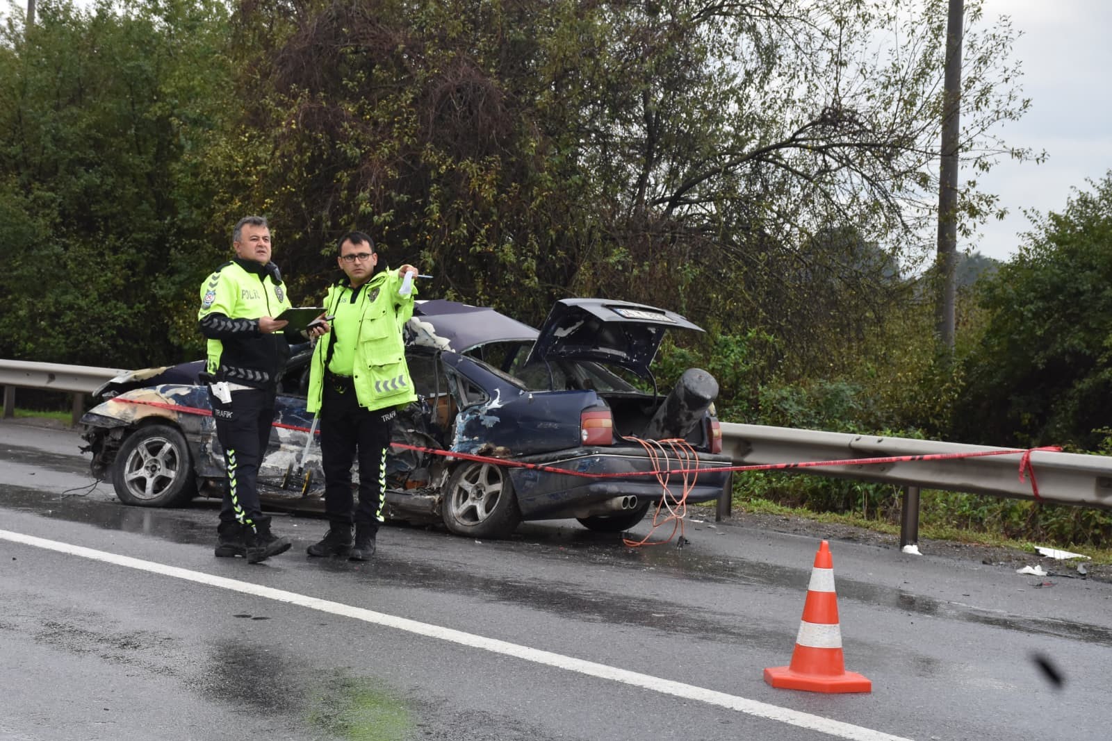 Feci Kaza! Çarpıp Kaçtı, Otomobil Hurdaya Döndü! Ölü Ve Yaralılar Var 07