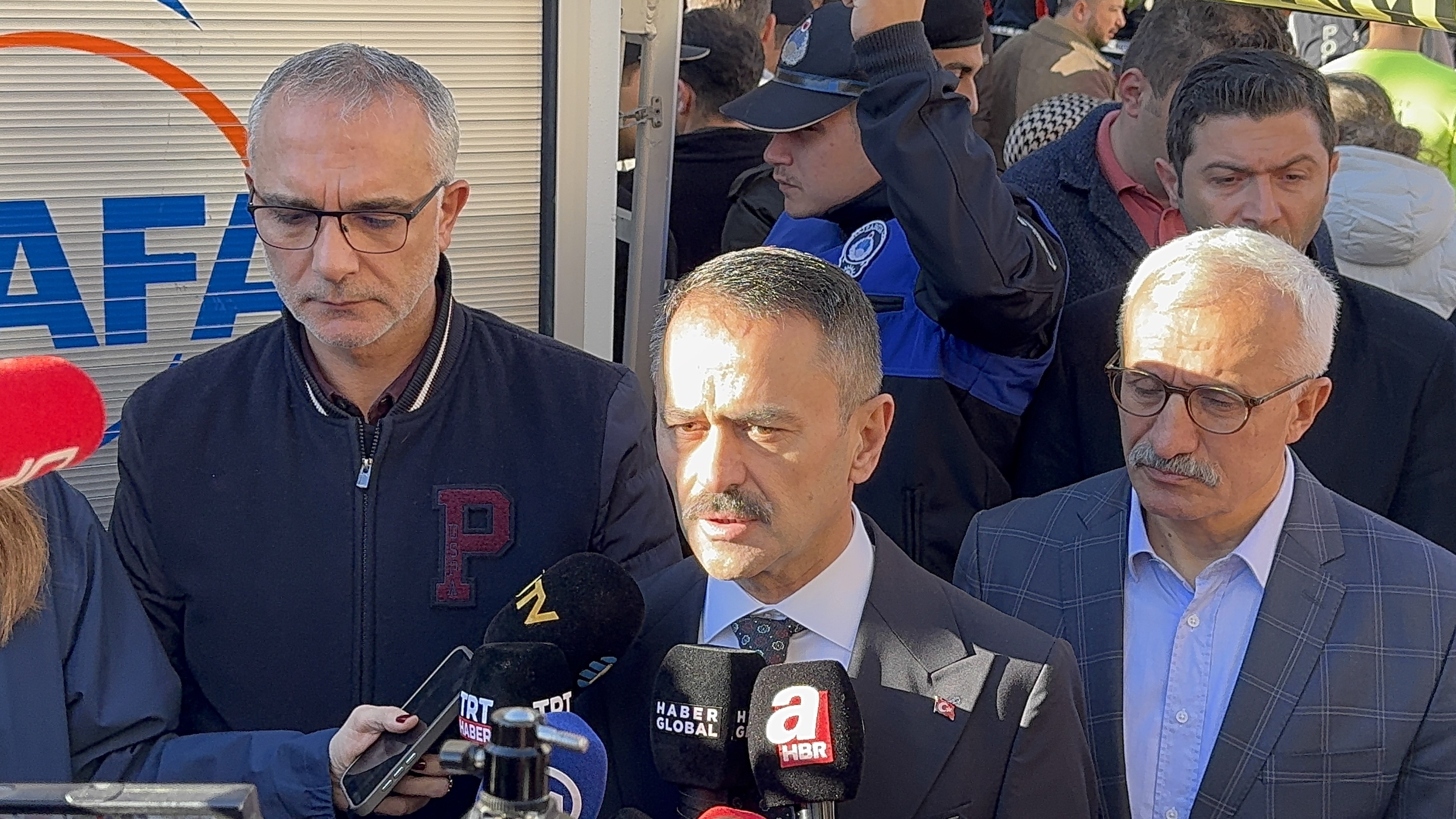 Gebze'de Can Pazarı! Enkaz Altındaki 5 Kişiye Ulaşılamıyor 01