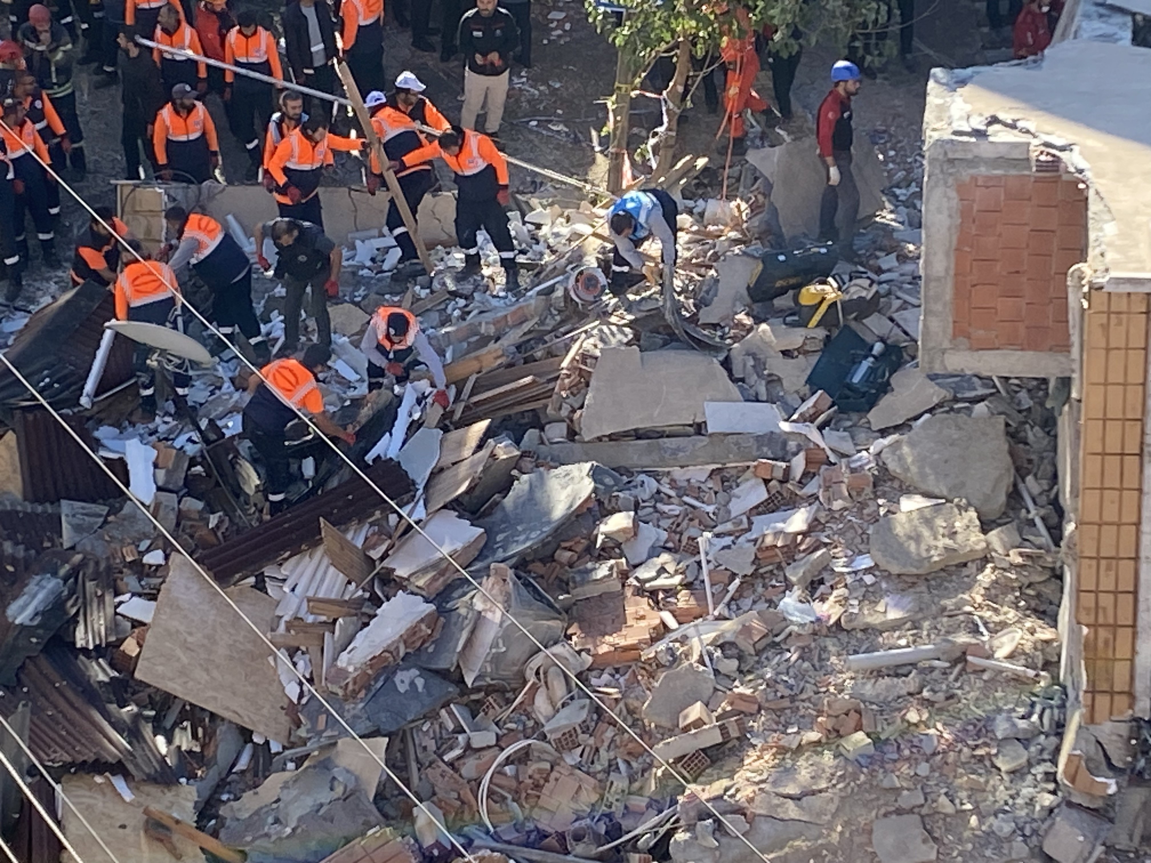 Gebze'de Can Pazarı! Enkaz Altındaki 5 Kişiye Ulaşılamıyor 03