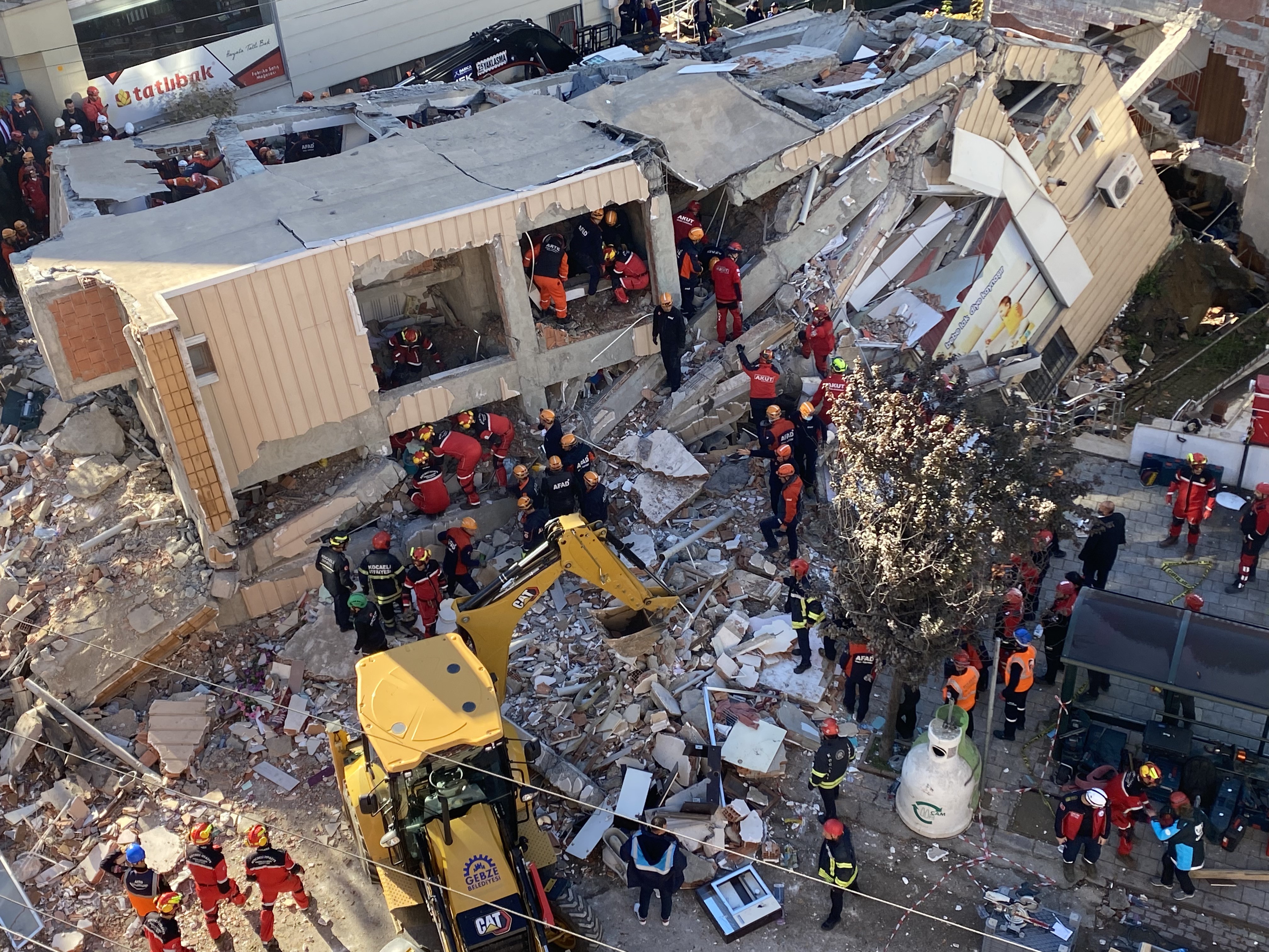 Gebze'de Can Pazarı! Enkaz Altındaki 5 Kişiye Ulaşılamıyor 07