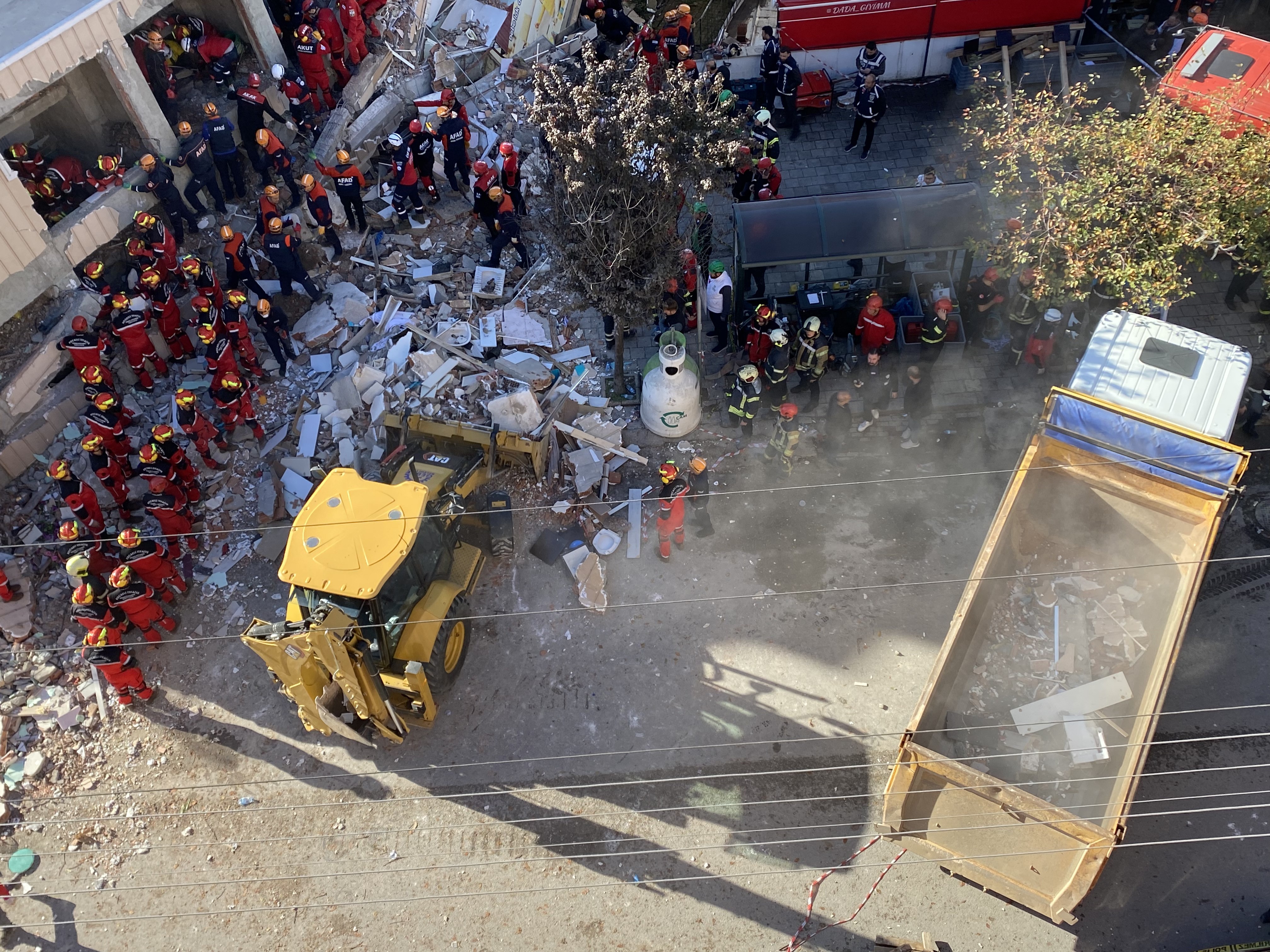 Gebze'de Çöken Bina Havadan Böyle Görüntülendi! 13