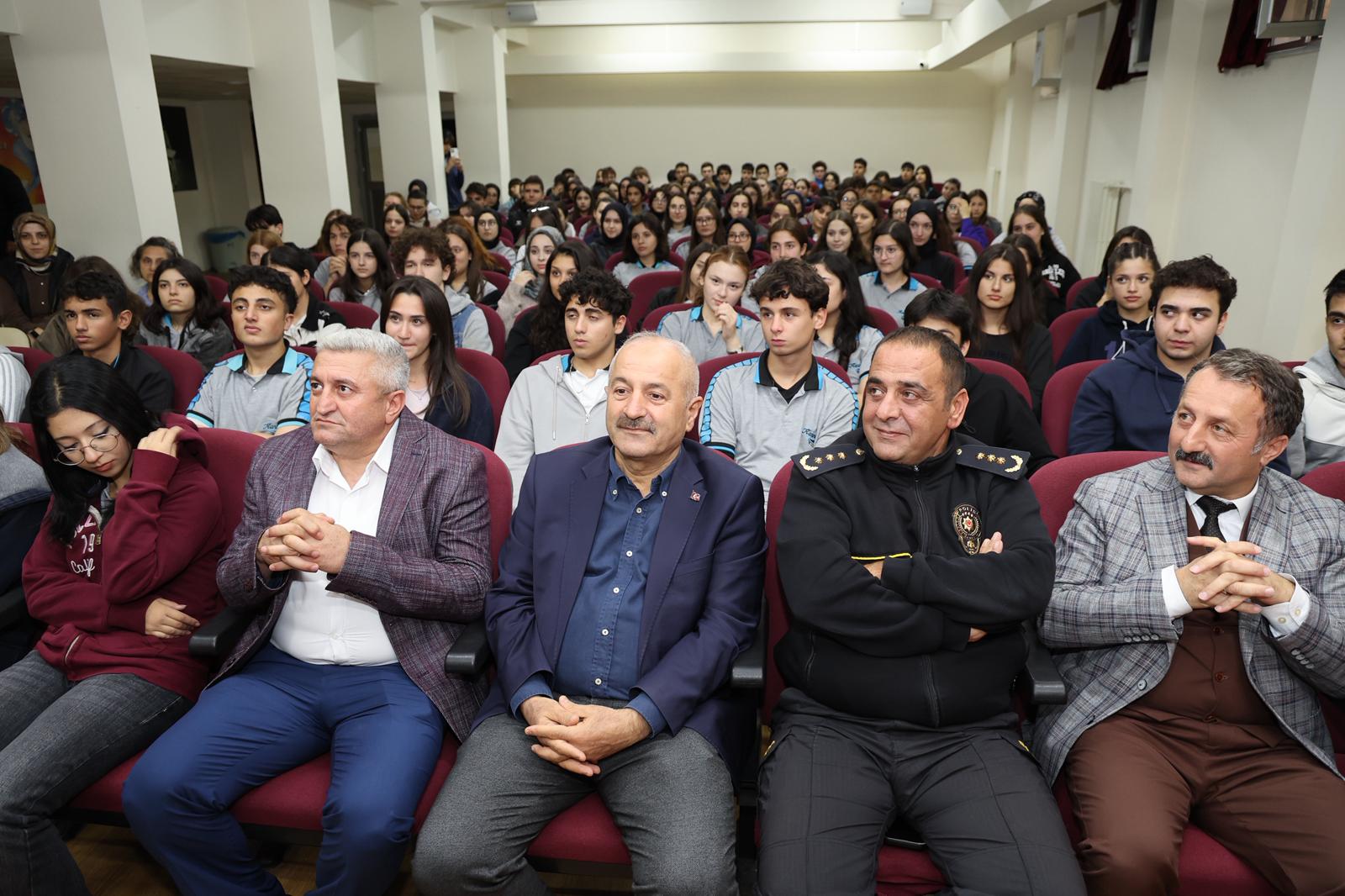 Gebze'de Şuurlu Gençlik Semineri 1