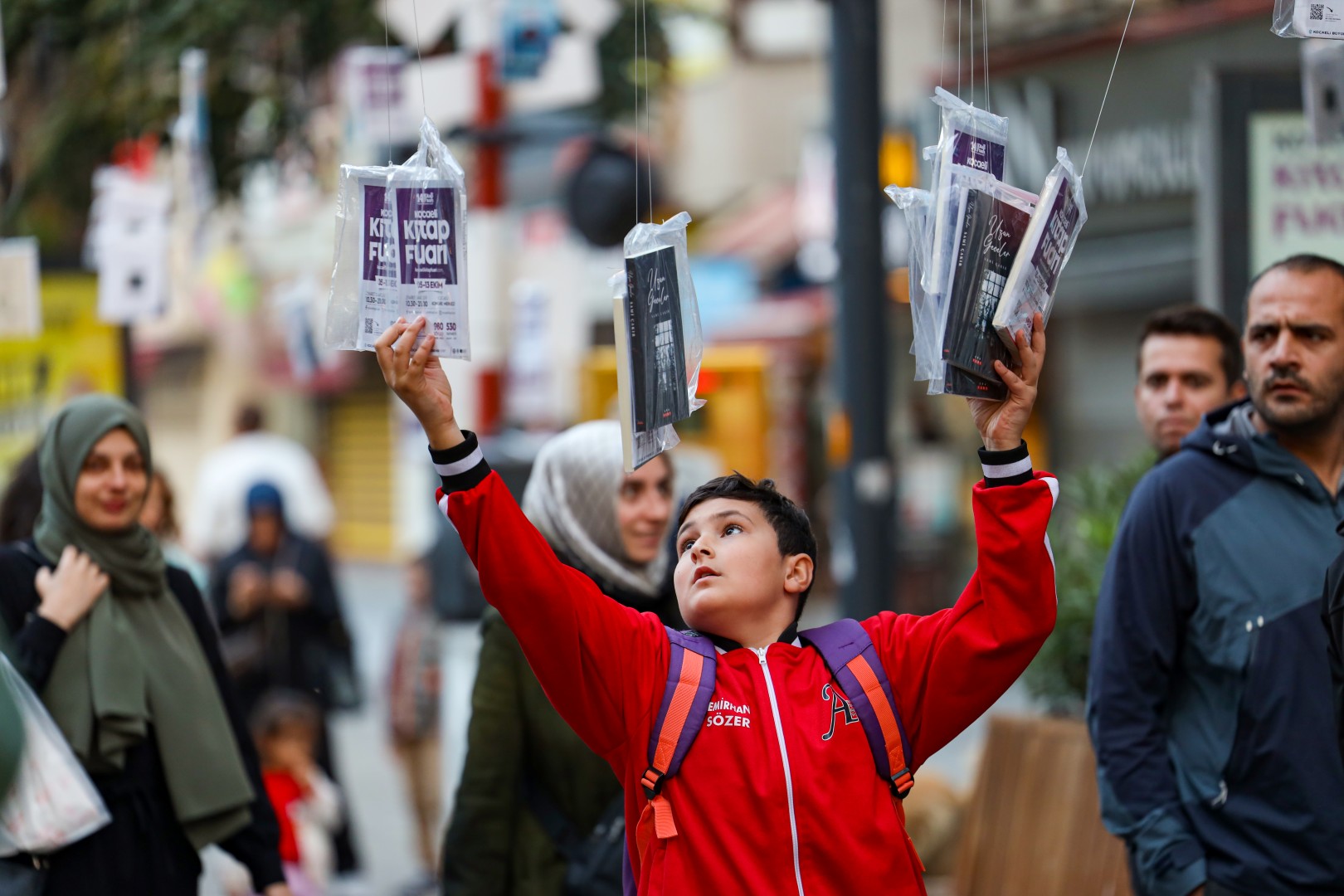 Gelenek Bozulmadı! Yarın Ağaçlar Kitap Açıyor 2