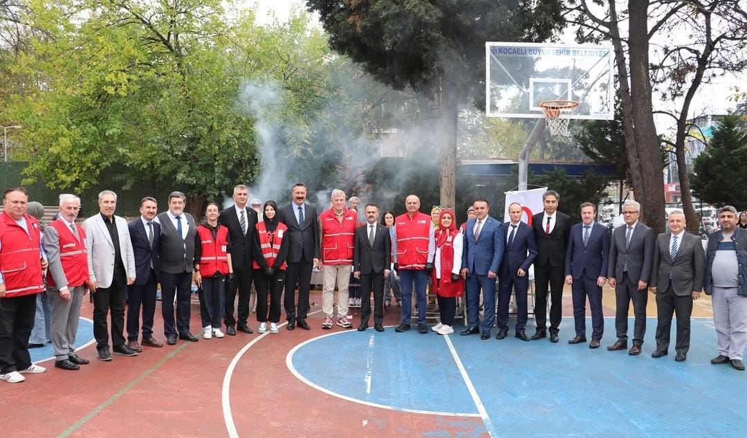 Gölcük Piri Reis İlkokulu’na “En Çok Kan Bağışı Yapan Okul” Ödülü (4)