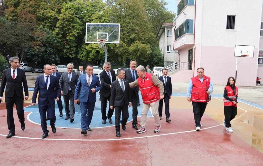 Gölcük Piri Reis İlkokulu’na “En Çok Kan Bağışı Yapan Okul” Ödülü (6)