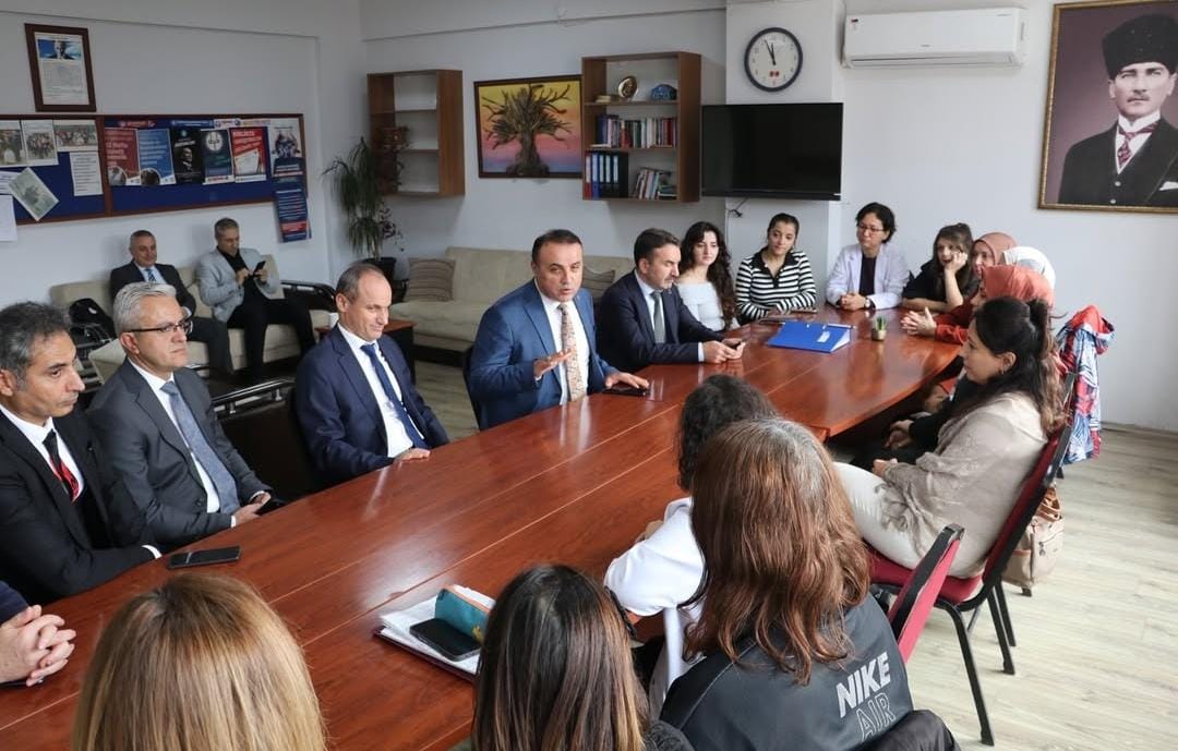 Gölcük Piri Reis İlkokulu’na “En Çok Kan Bağışı Yapan Okul” Ödülü (8)