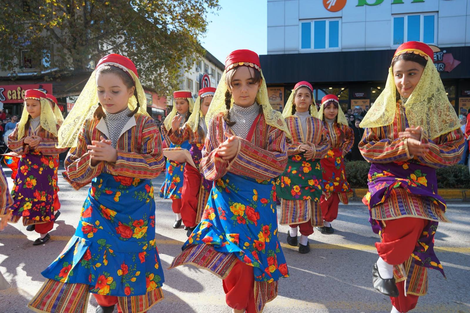 Gölcük’te 29 Ekim Cumhuriyet Bayramı Coşkusu Sokağa Taştı 20