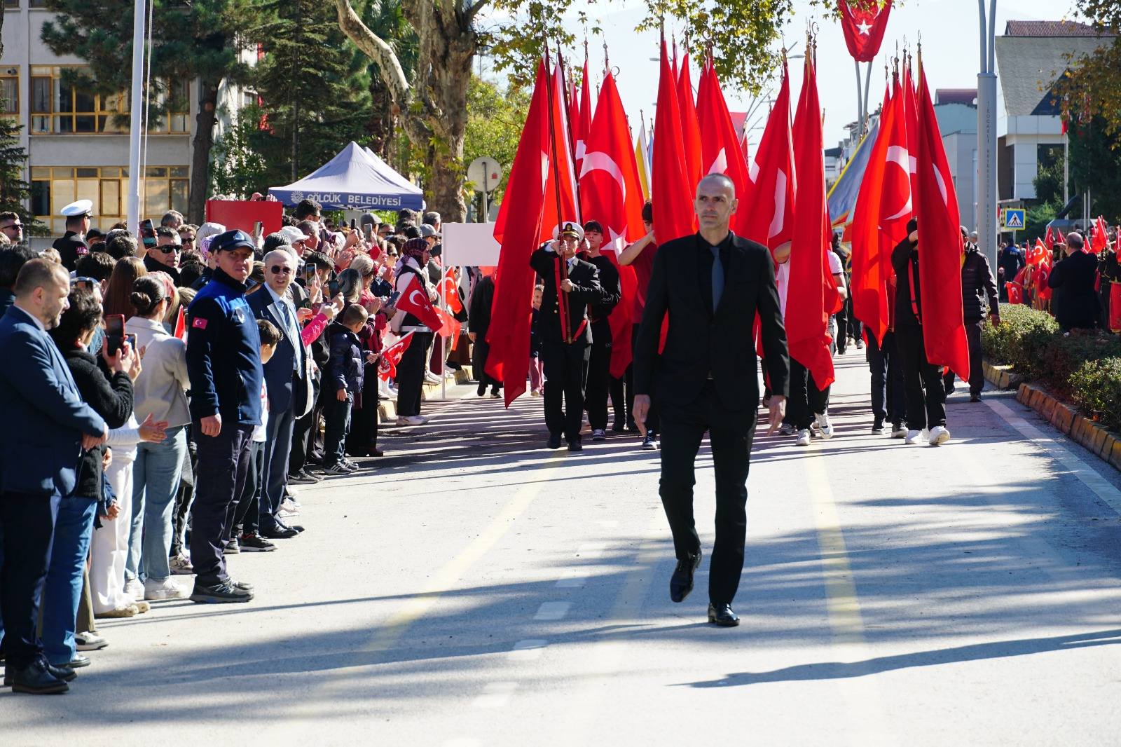 Gölcük’te 29 Ekim Cumhuriyet Bayramı Coşkusu Sokağa Taştı 27
