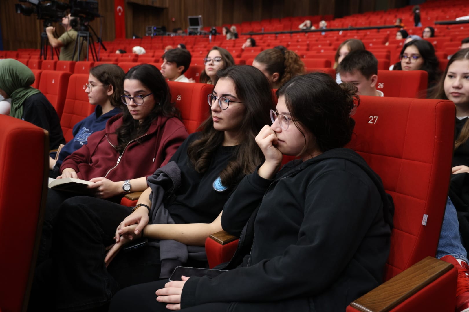 Gri Koç, Kocaeli Kitap Fuarı’nda Öğrencilere Yks Taktikleri Anlattı (1)