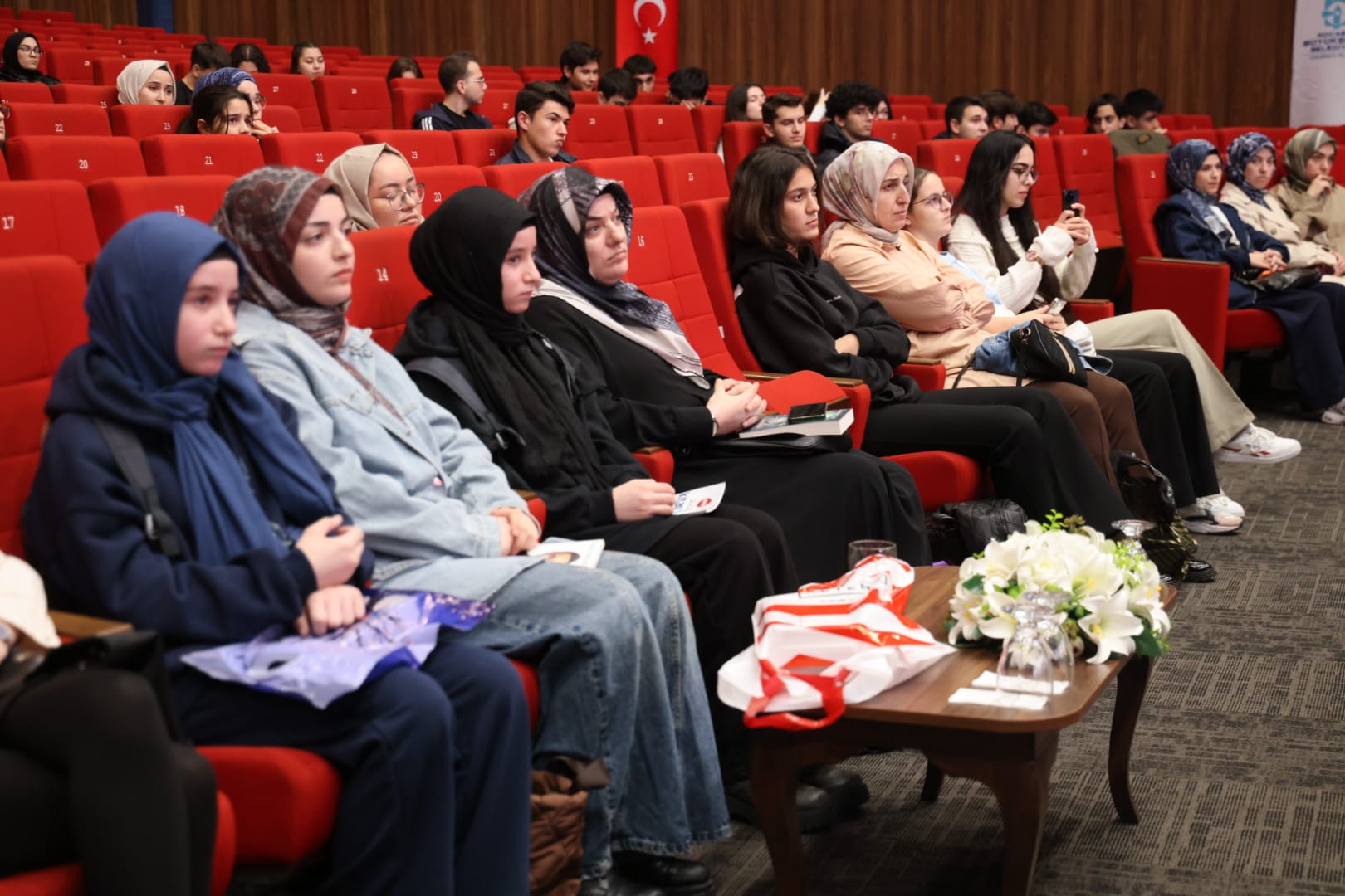 Gri Koç, Kocaeli Kitap Fuarı’nda Öğrencilere Yks Taktikleri Anlattı (3)