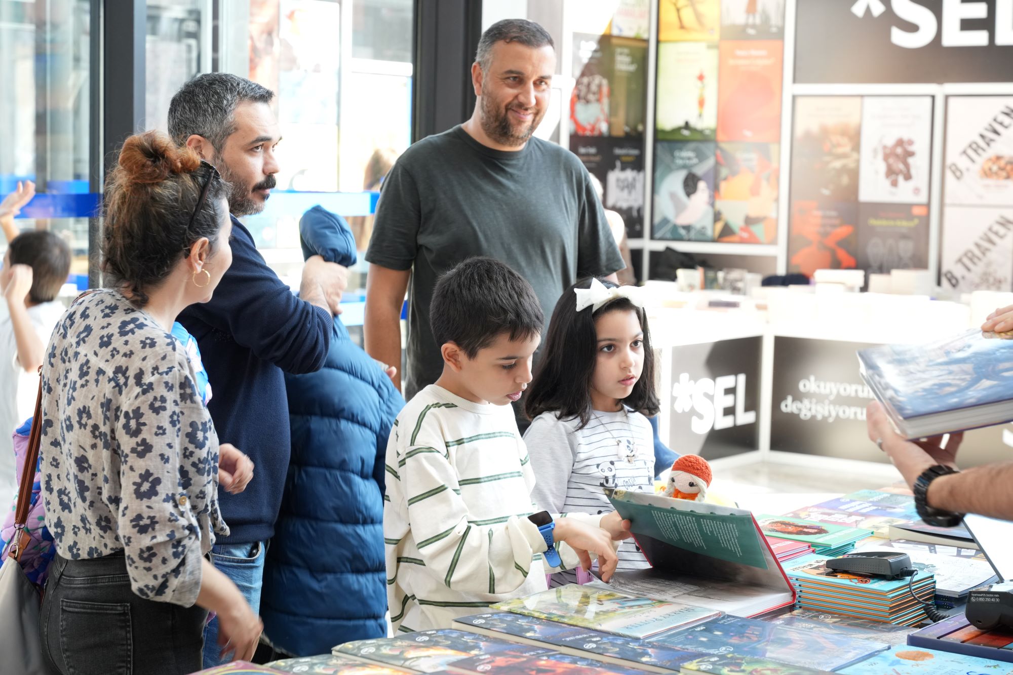 Hasret Bitti! Kitap Fuarının İlk Ziyaretçileri Geldi 3