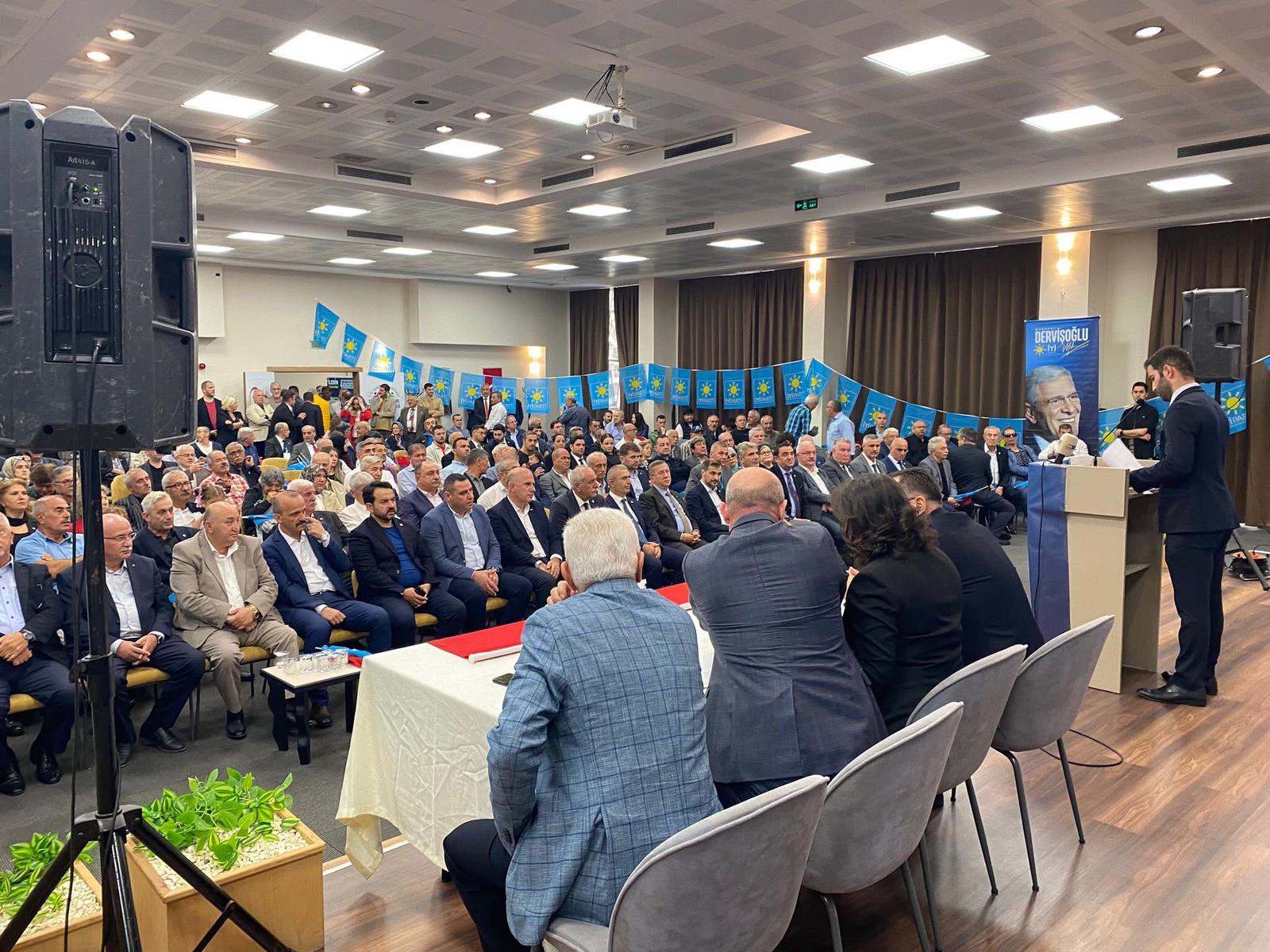 İyi̇ Parti İzmit İlçe Kongresi’nde Tamyüksel Güven Tazeledi (11)