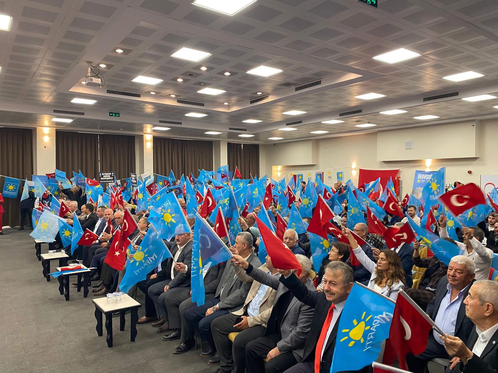 İyi̇ Parti İzmit İlçe Kongresi’nde Tamyüksel Güven Tazeledi (2)