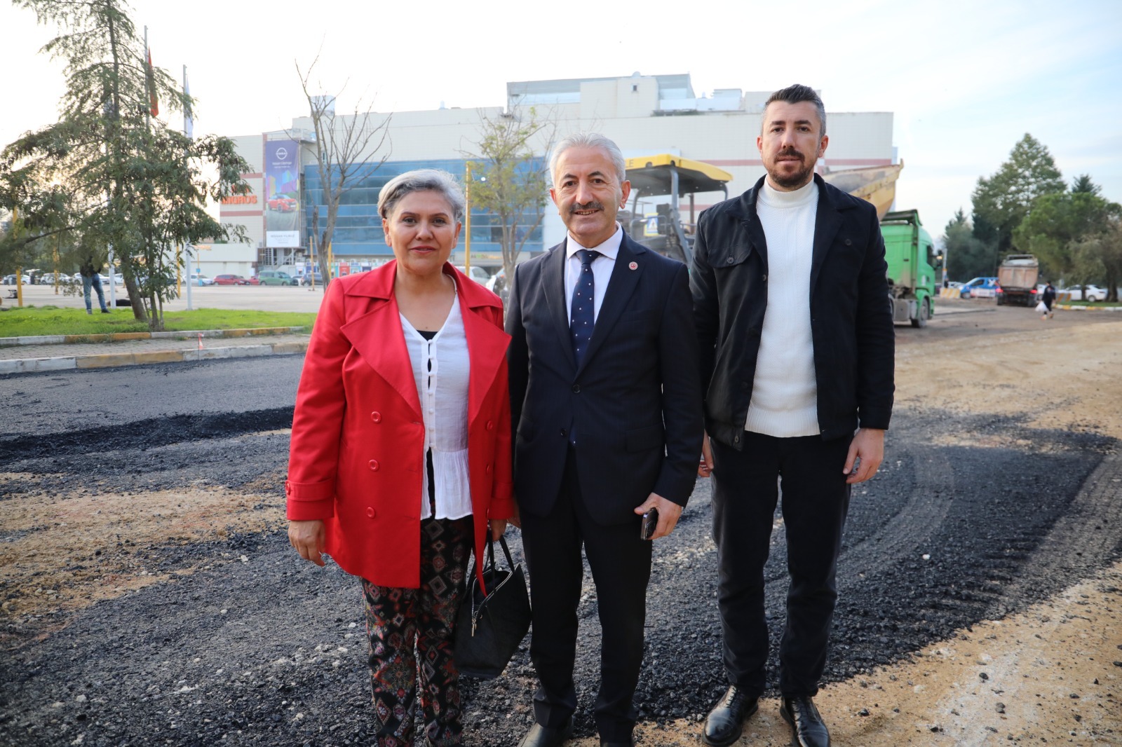 Izmit Belediyesi, Yahya Kaptan'da Asfalt Çalismalarini Hizlandirdi (4)