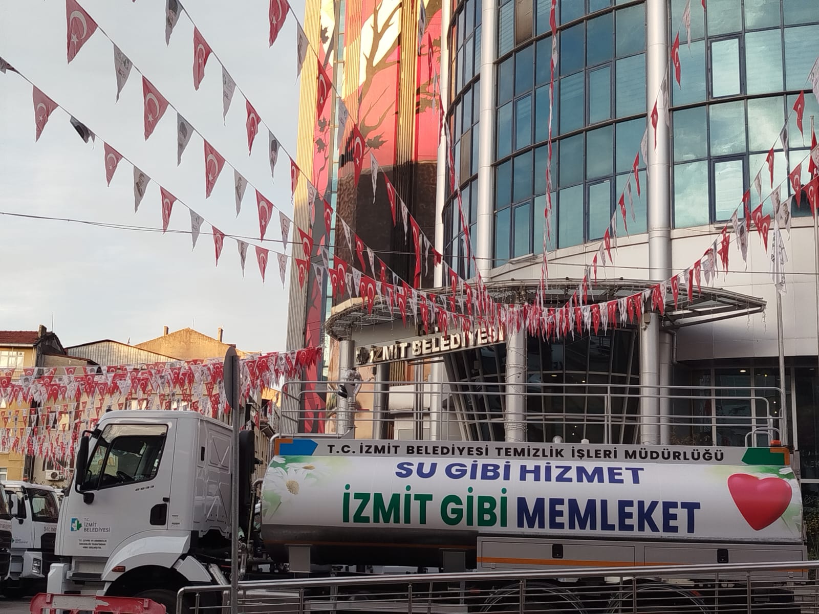 İzmit Belediyesi Yeni Araçlarını Tanıttı! 2