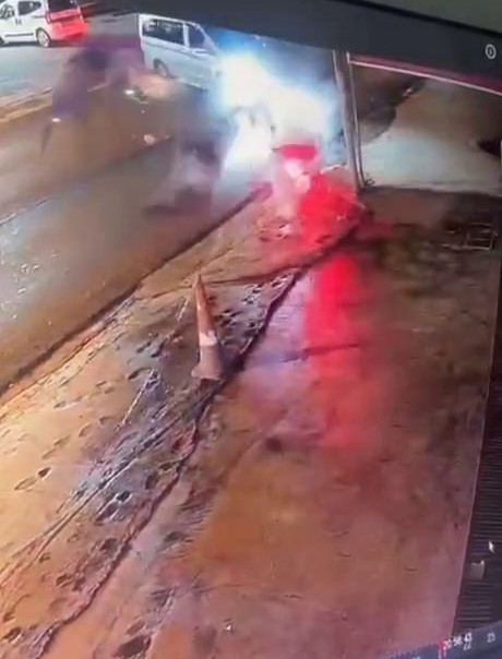 İzmitli Motorcu Sapanca'da Kaza Geçirdi! Kaza Anı Kameralara Böyle Yansıdı 02