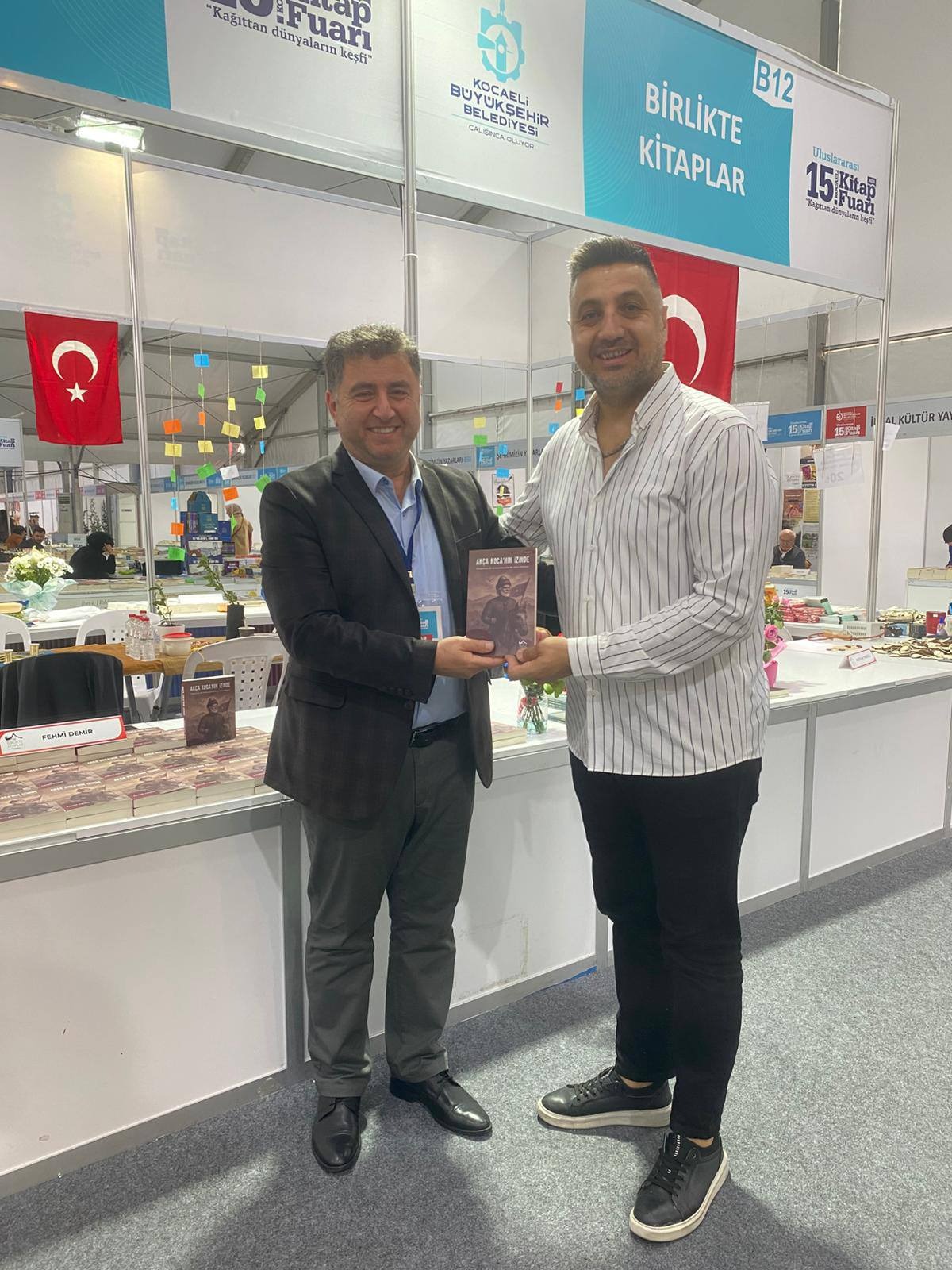 İzmitli Yazar Fehmi Demir’e Yoğun İlgi (14)