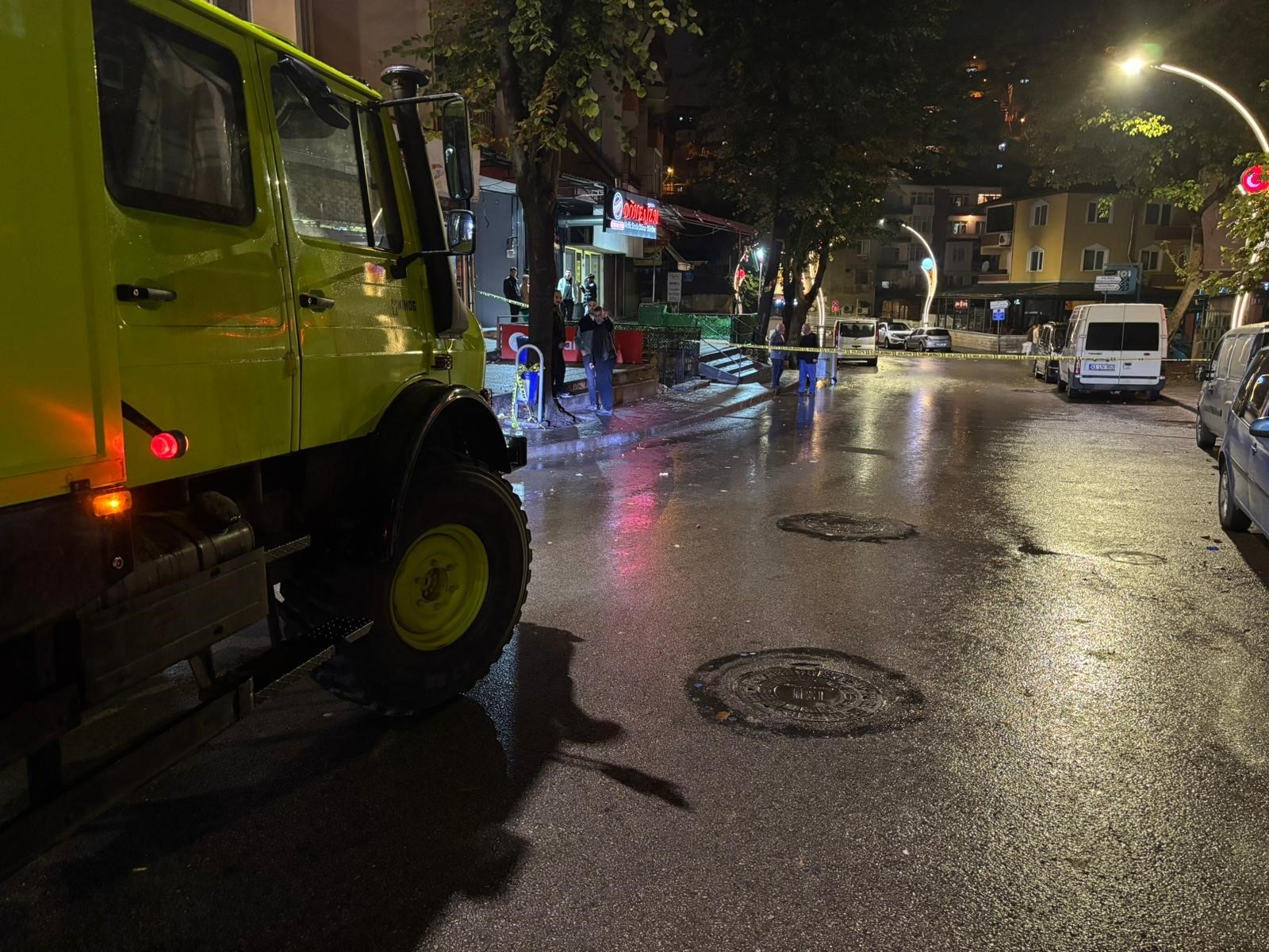 İzmit’te Jiletli Dehşet Kendisini Kesen Şahıs, Silahla Vurularak Öldürüldü (10)