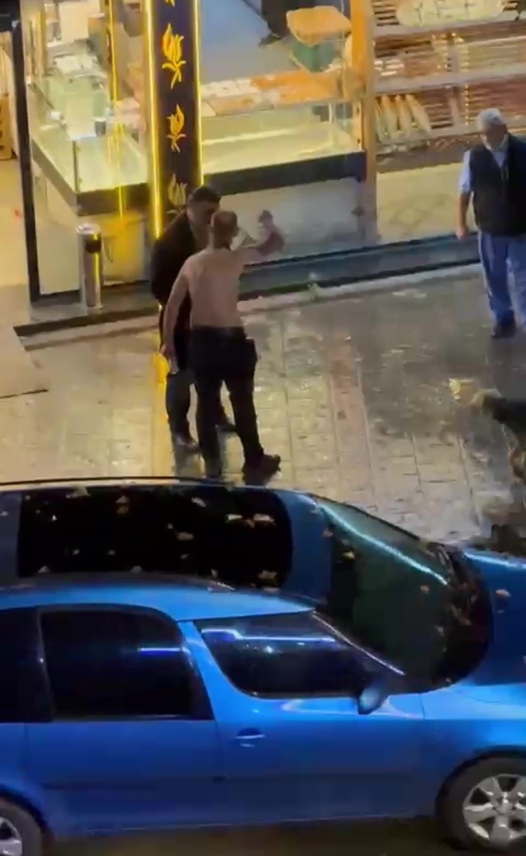İzmit’te Jiletli Dehşet Kendisini Kesen Şahıs, Silahla Vurularak Öldürüldü (5)