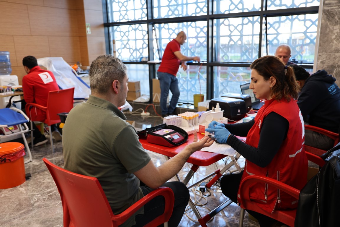 Kartepe’de “Birbirimize Candan Bağlıyız” Kan Bağışı Kampanyası (5)