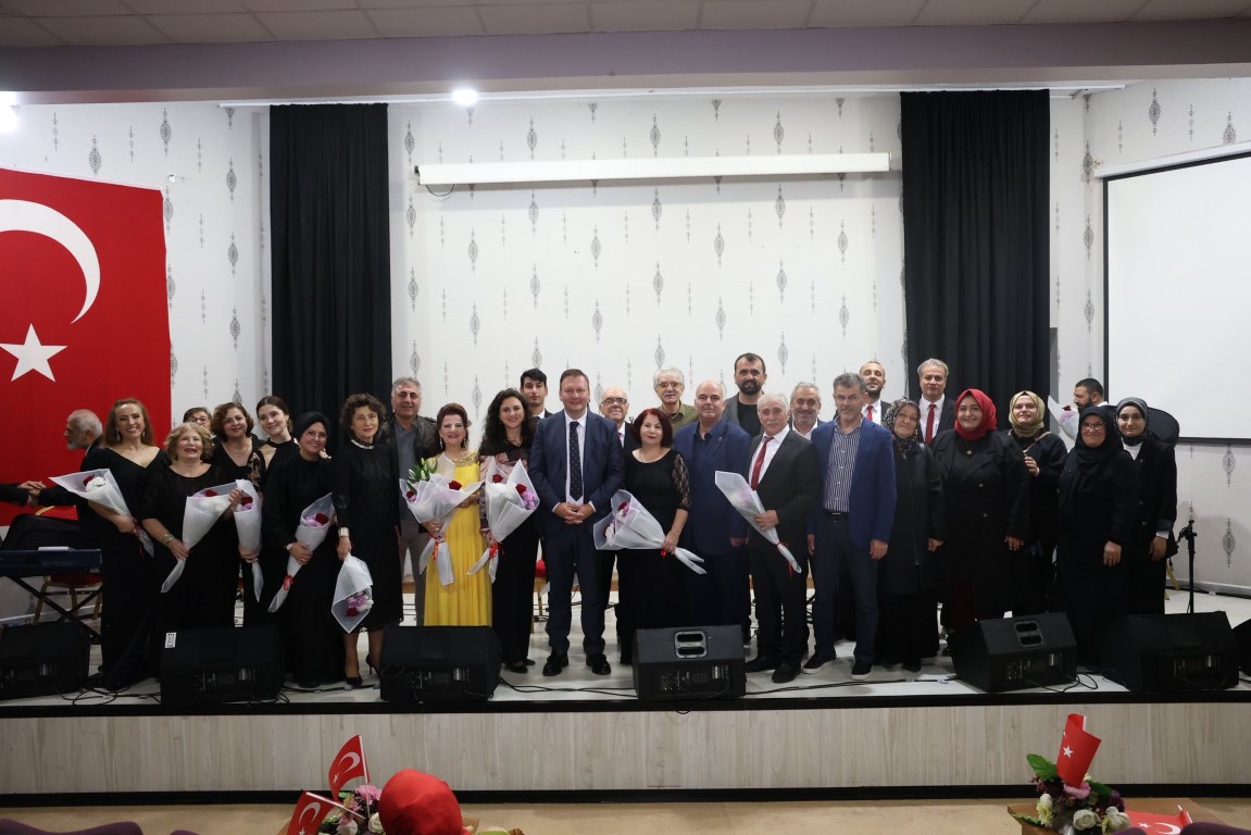 Kartepe’de Cumhuriyet Coşkusu 29 Ekim Özel Konseri Ayakta Alkışlandı (2)