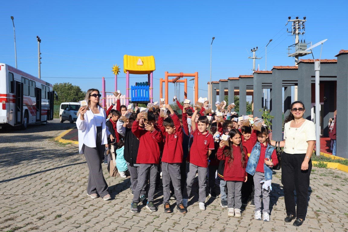 Kartepe’de Öğrenciler Sokak Hayvanlarıyla Buluştu 4