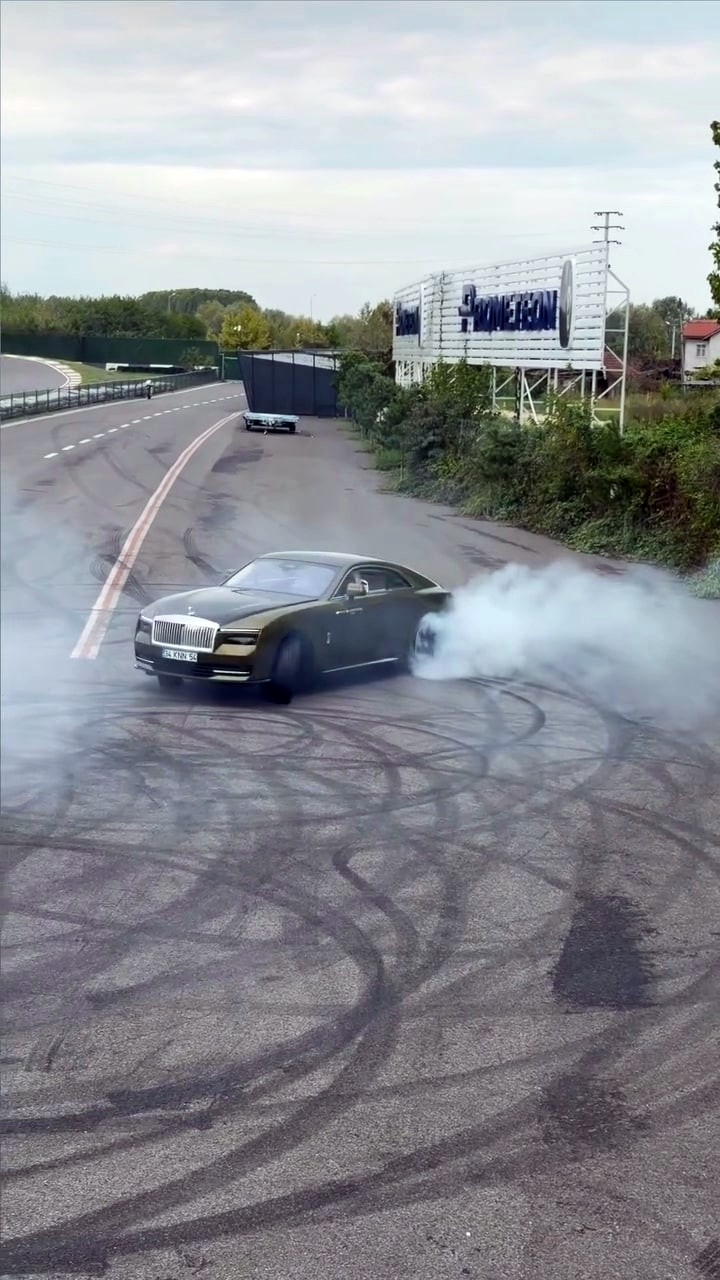 Kenan Sofuoğlu’nun 6 Yaşındaki Oğlu Zayn, 40 Milyonluk Lüks Araçla Pistte Yaptığı Drift Şovuyla Sosyal Medyada Milyonların Ilgisini Çekti. 02