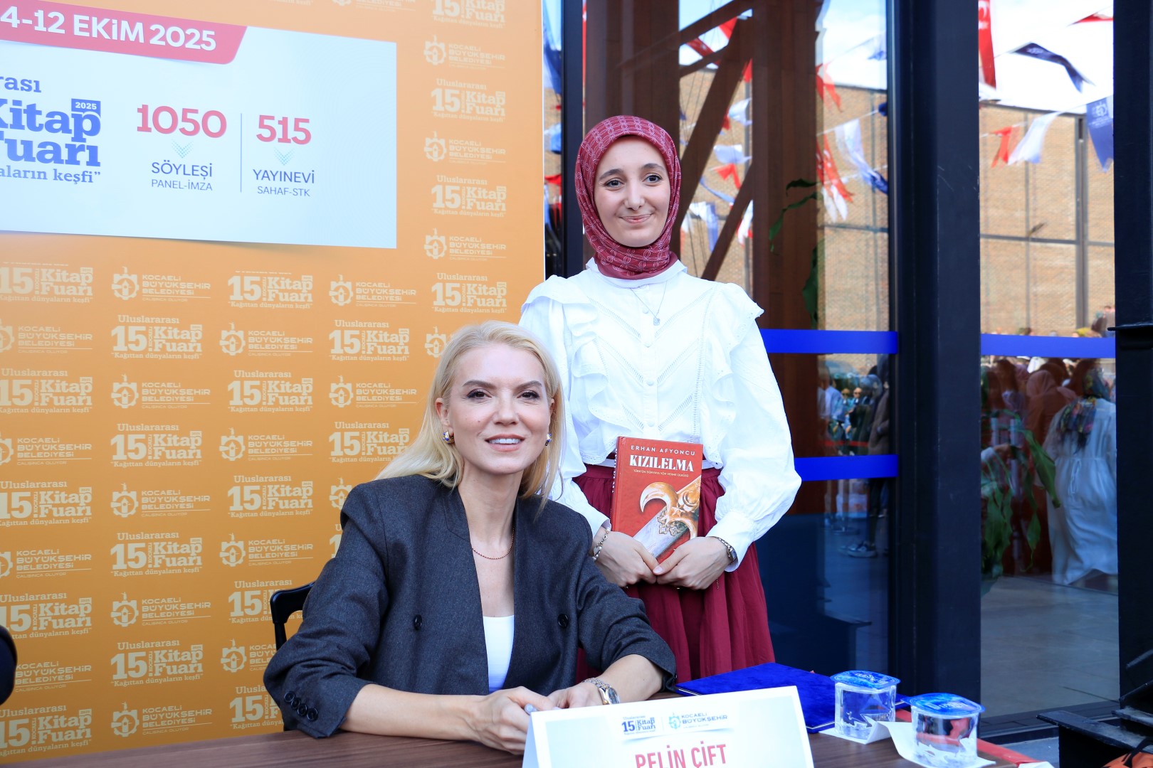 Kitap Fuarı'nda Yazarlar İmza Günlerinde Okurlarıyla Buluşuyor 3