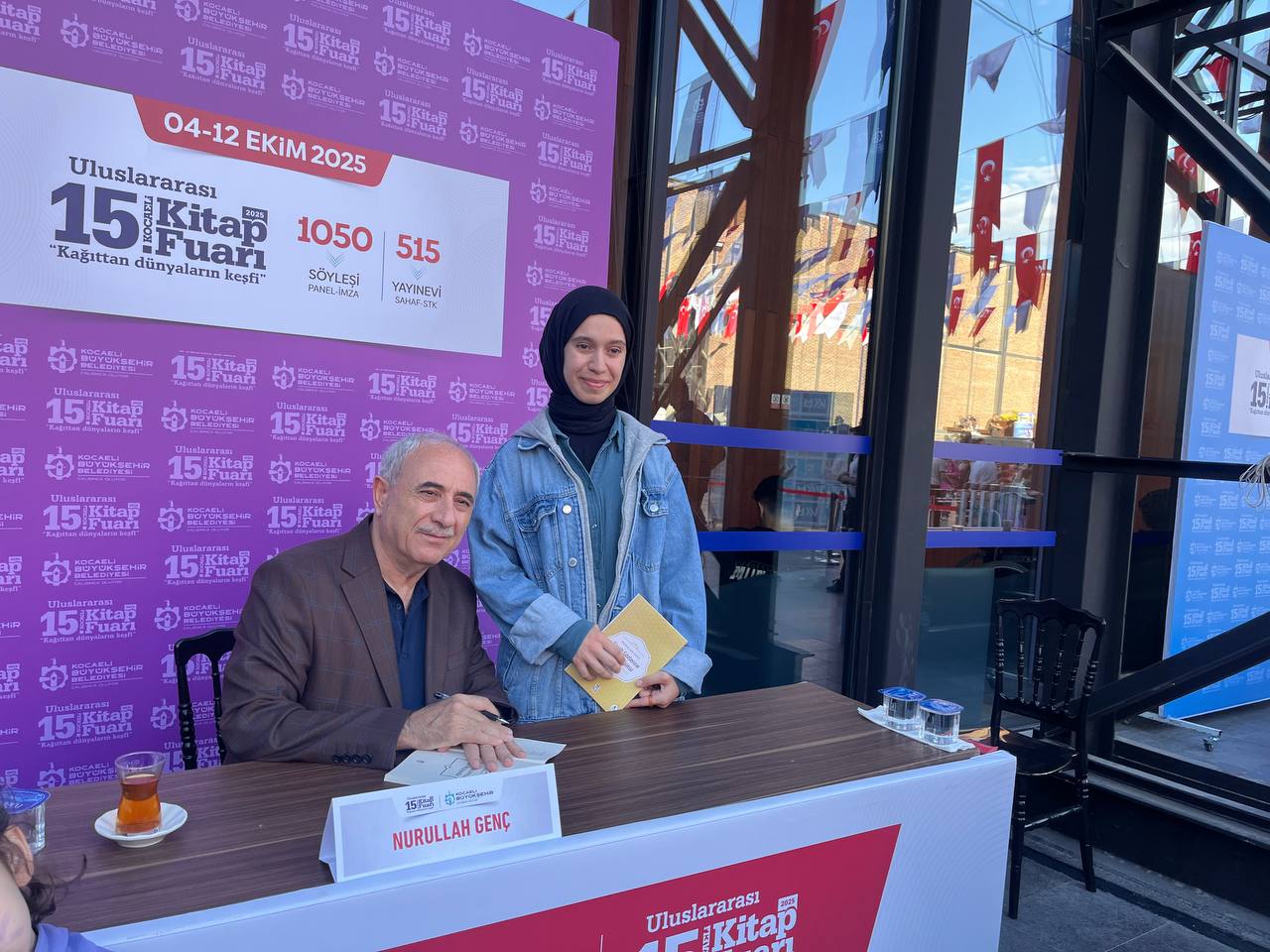 Kitap Fuarı'nda Yazarlar İmza Günlerinde Okurlarıyla Buluşuyor 6