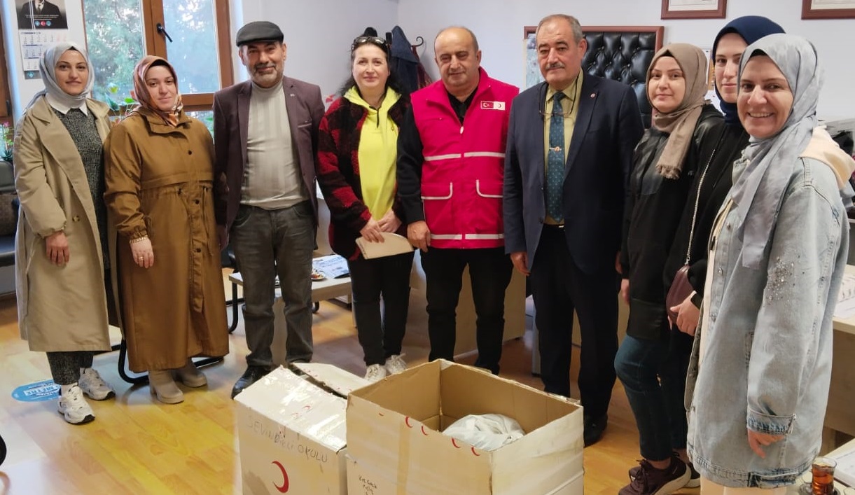 Kızılay’dan Körfez’deki Öğrencilere Mont Ve Bot Desteği 1