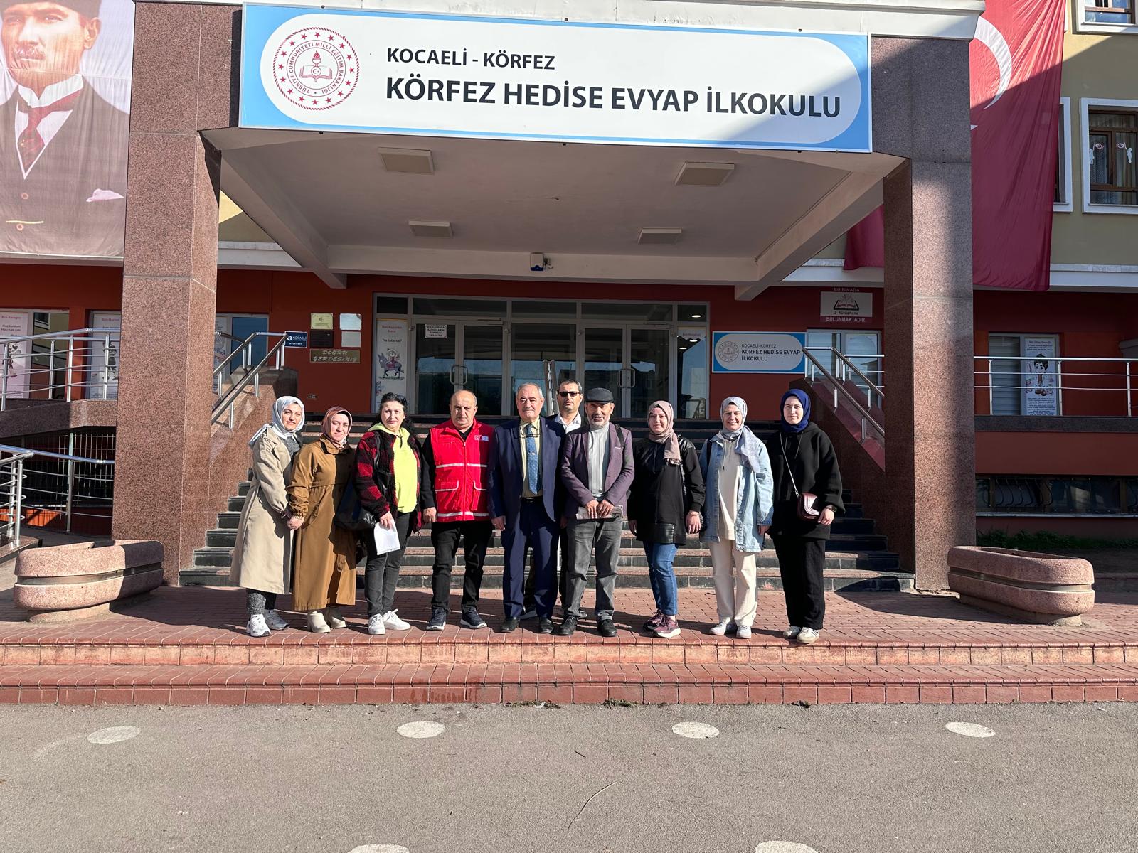 Kızılay’dan Körfez’deki Öğrencilere Mont Ve Bot Desteği 2