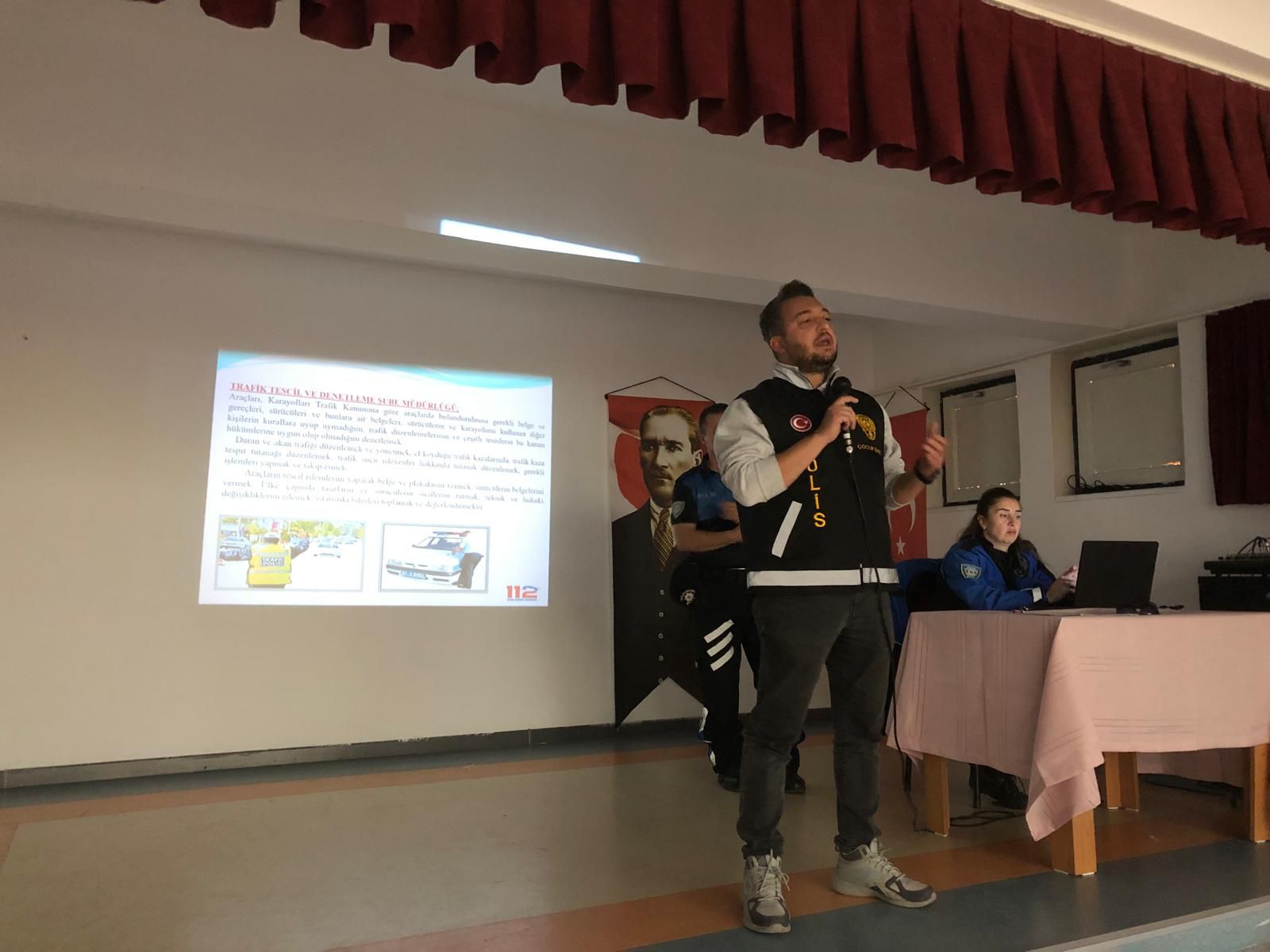 Kocaeli Emniyet Müdürlüğü Çocuk Şube Müdürlüğü, 12 18 Ekim Tarihleri Arasında Okul Çevrelerinde Denetim Ve Bilgilendirme Çalışmaları Gerçekleştirdi. Seminerler Ve Denetimlerle Çocukların Güvenliği Ön Planda Tutuldu