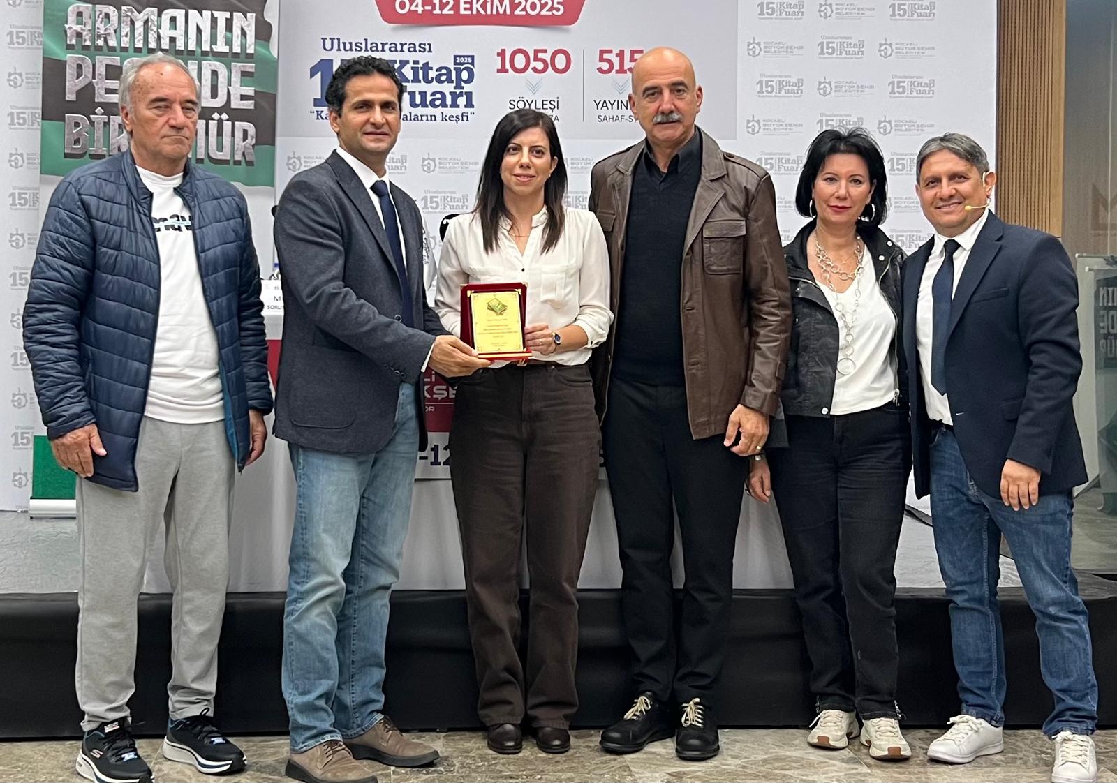Kocaeli Kitap Fuarı’nda Efsane Futbolcular Okurlarla Buluştu (1)-1
