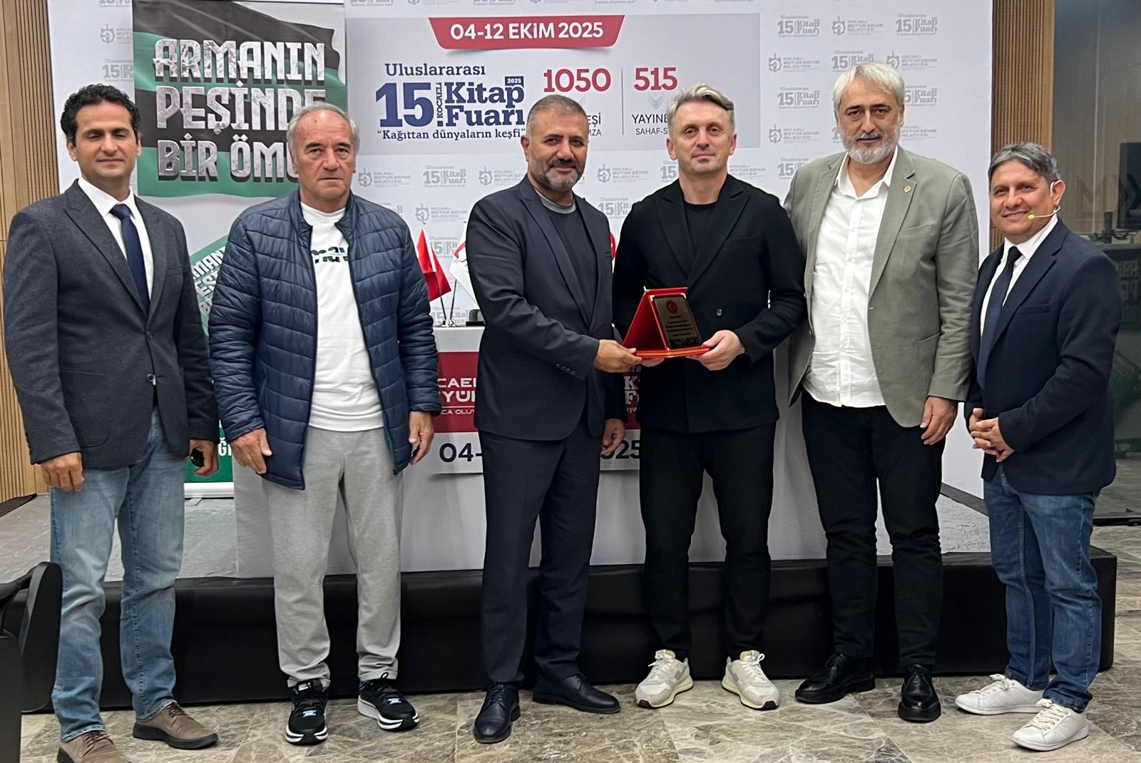 Kocaeli Kitap Fuarı’nda Efsane Futbolcular Okurlarla Buluştu (2)