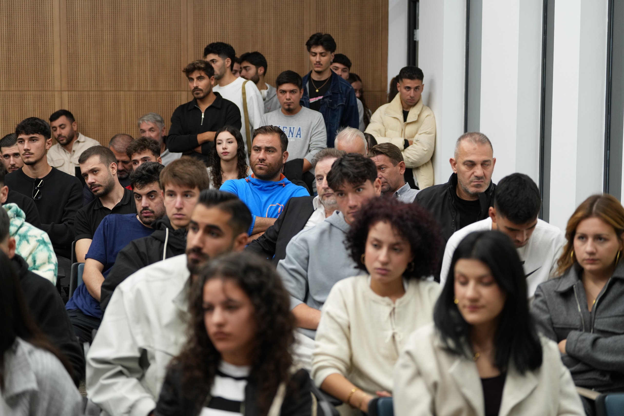 Kocaeli Kitap Fuarı’nda Efsane Futbolcular Okurlarla Buluştu (4)