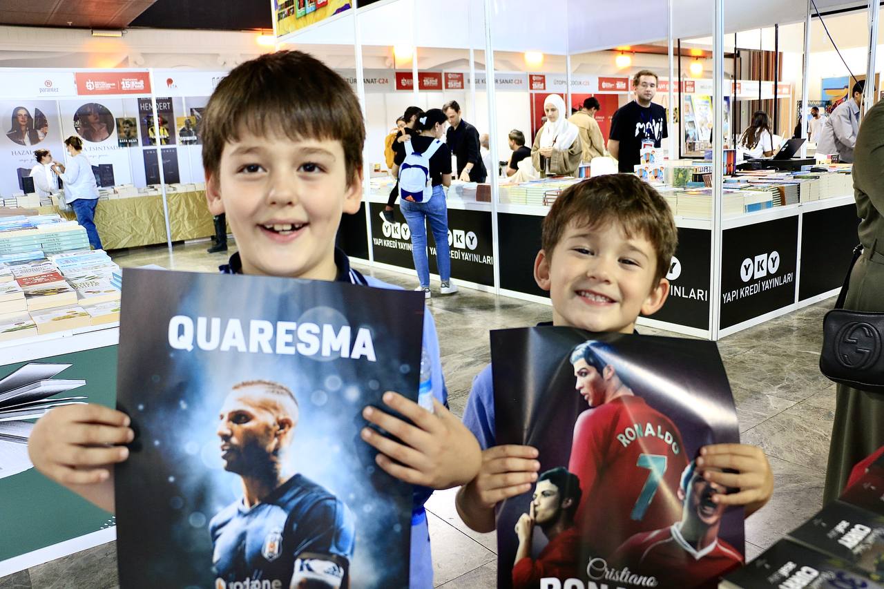 Kocaeli Kitap Fuarı'nda Ezeli Rekabet Rüzgarı Sahaf Stantlarında! 3