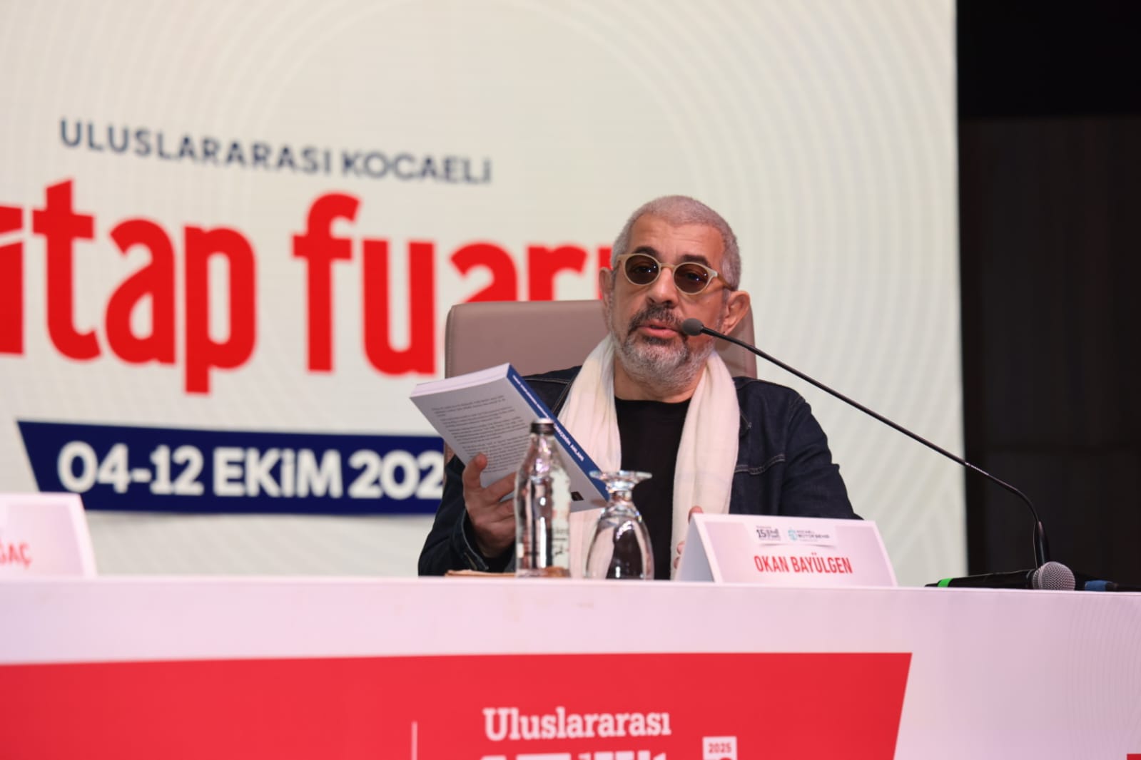 Kocaeli Kitap Fuarı'nın Konuğu Okan Bayülgen Tek Çaremiz Kitap Okumak 3