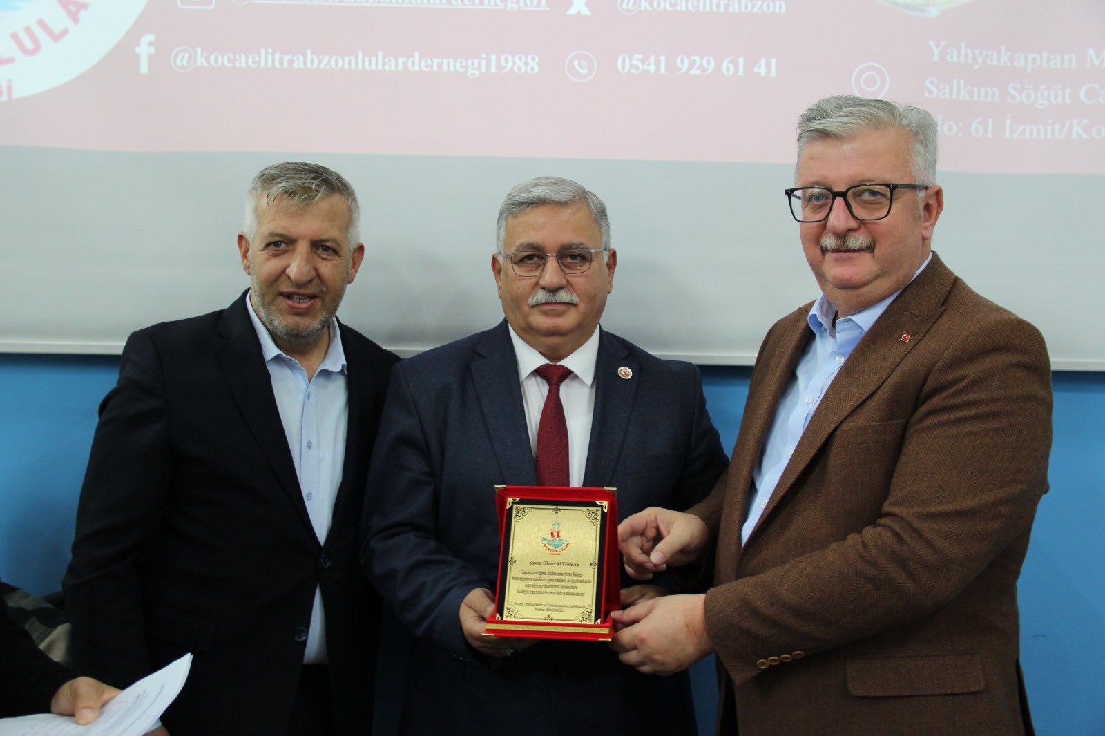 Kocaeli Trabzonlular Derneği Trabzonlu Muhtarları Bir Araya Getirdi 4