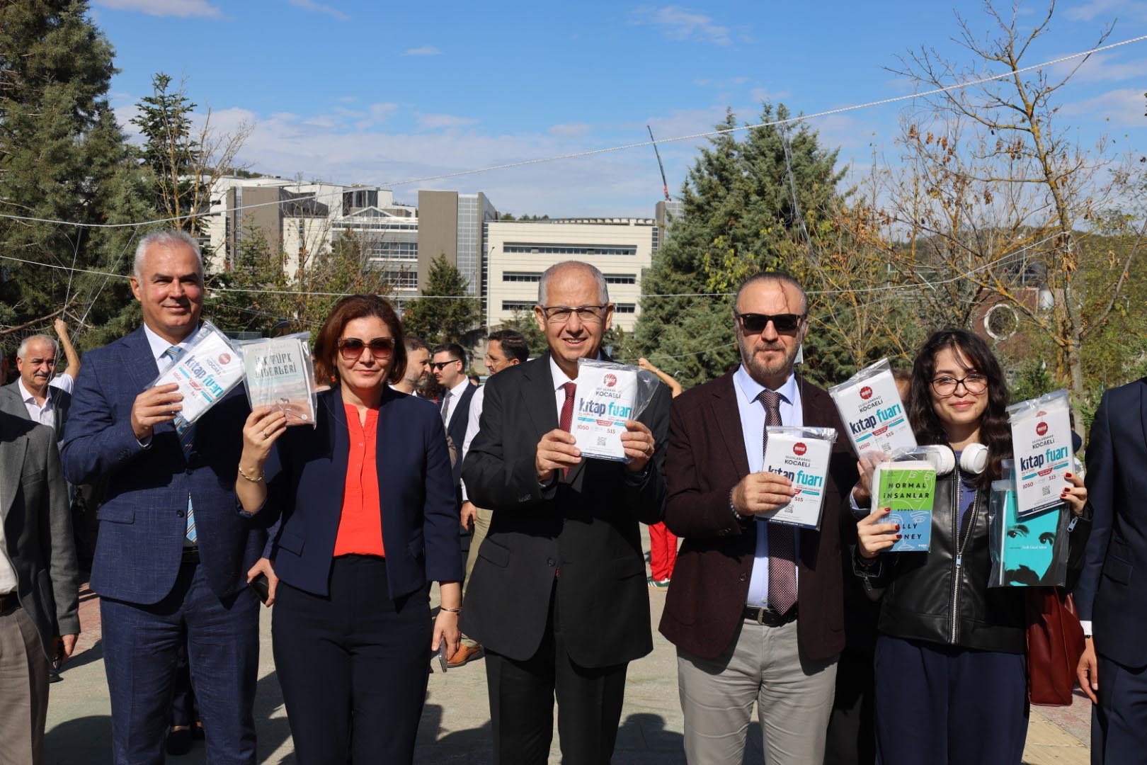 Kocaeli Üniversitesi'nde Kitaplar Dalından Toplandı (14) (Büyük)