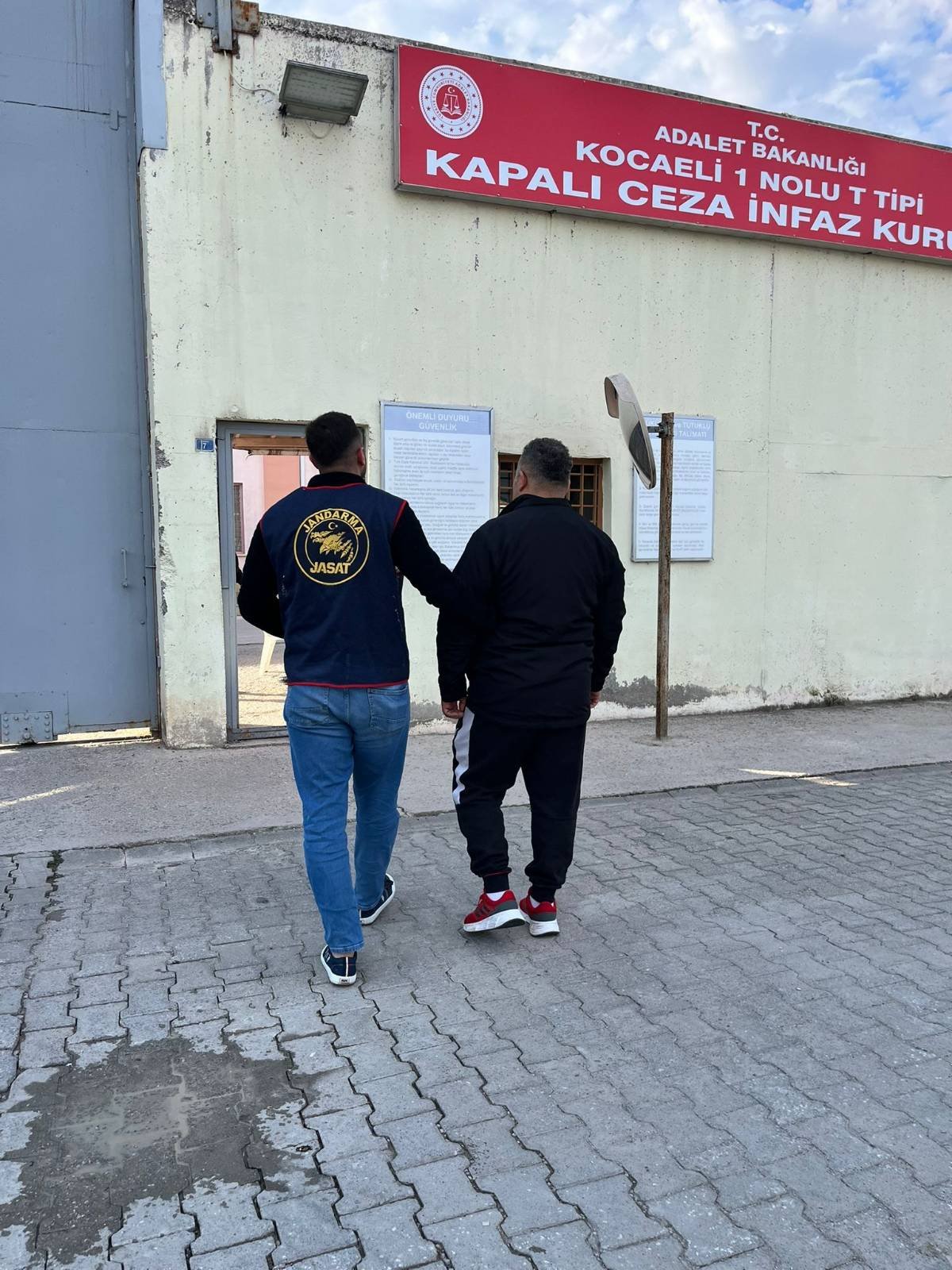 Kocaeli’de “Çocuğun Cinsel İstismarı” Suçundan Aranan Şahıs Yakalandı