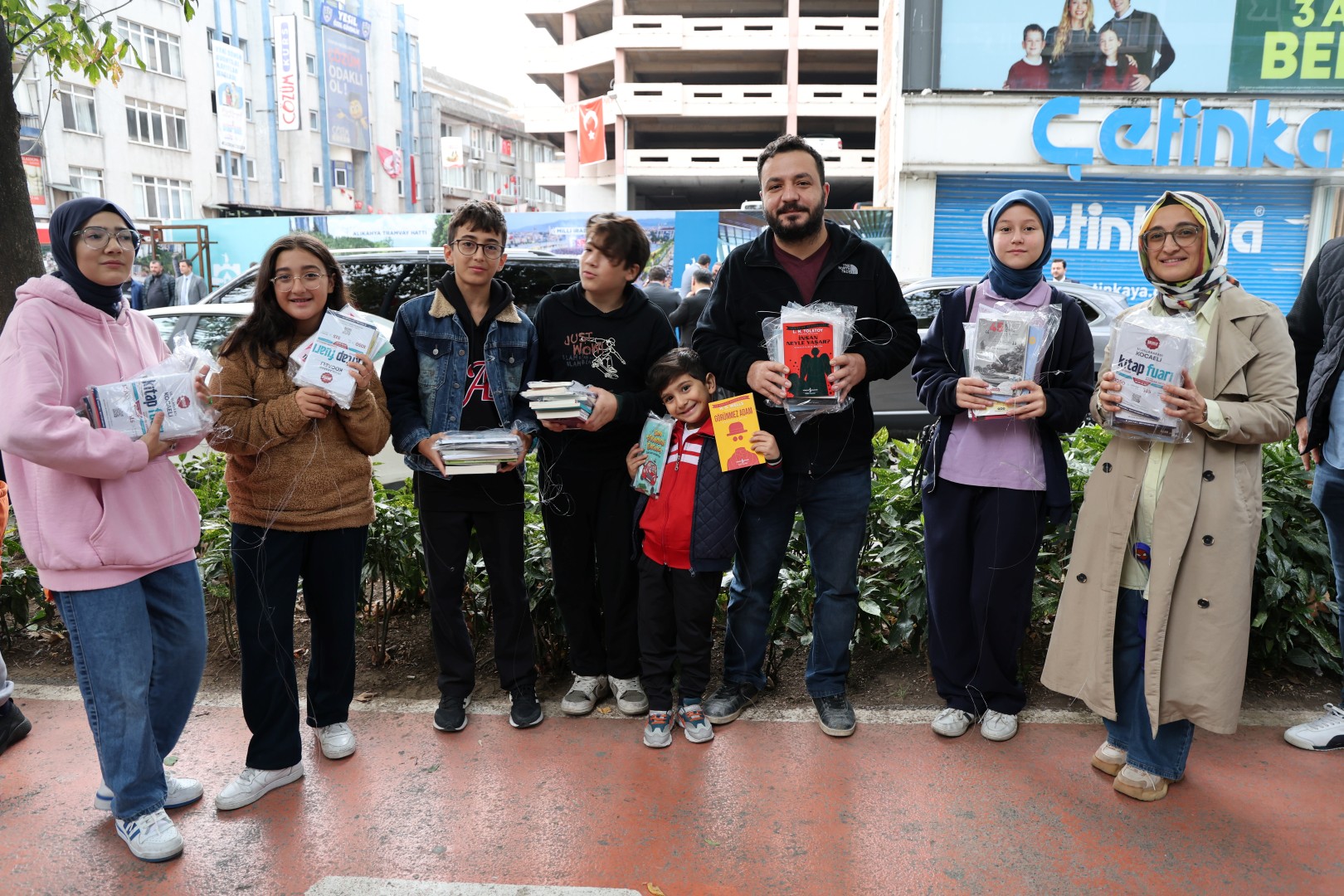 Kocaeli'de Gelenek Bozulmadı, Kitaplar Yine Ilk Ağaçlarda Açtı! (32)