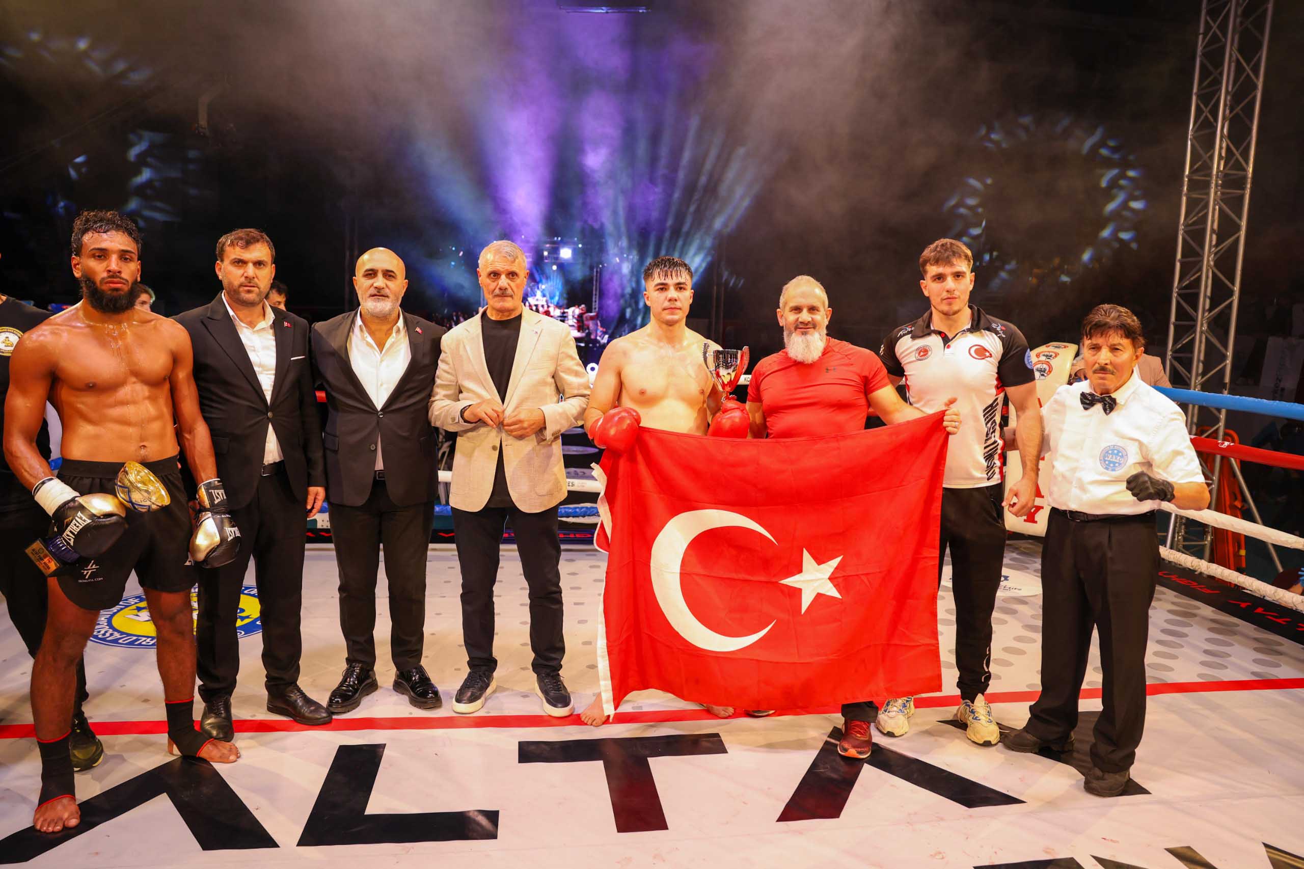 Kocaeli'de Kick Boks Fırtınası Esti (9) Kopya
