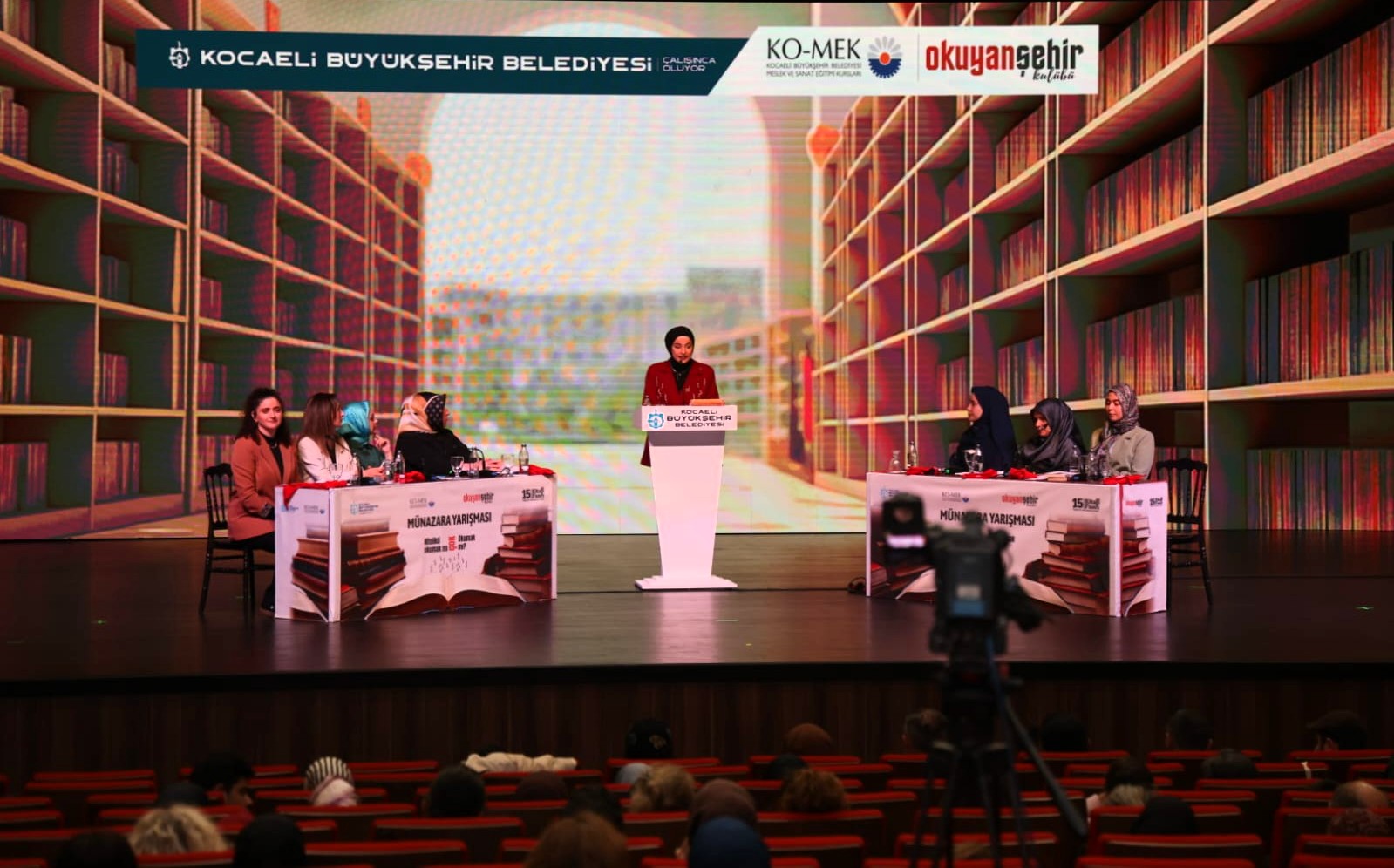 Kocaeli’de Kitap Dolu Gece! Münazara Ve Müzikal Bir Arada (1)