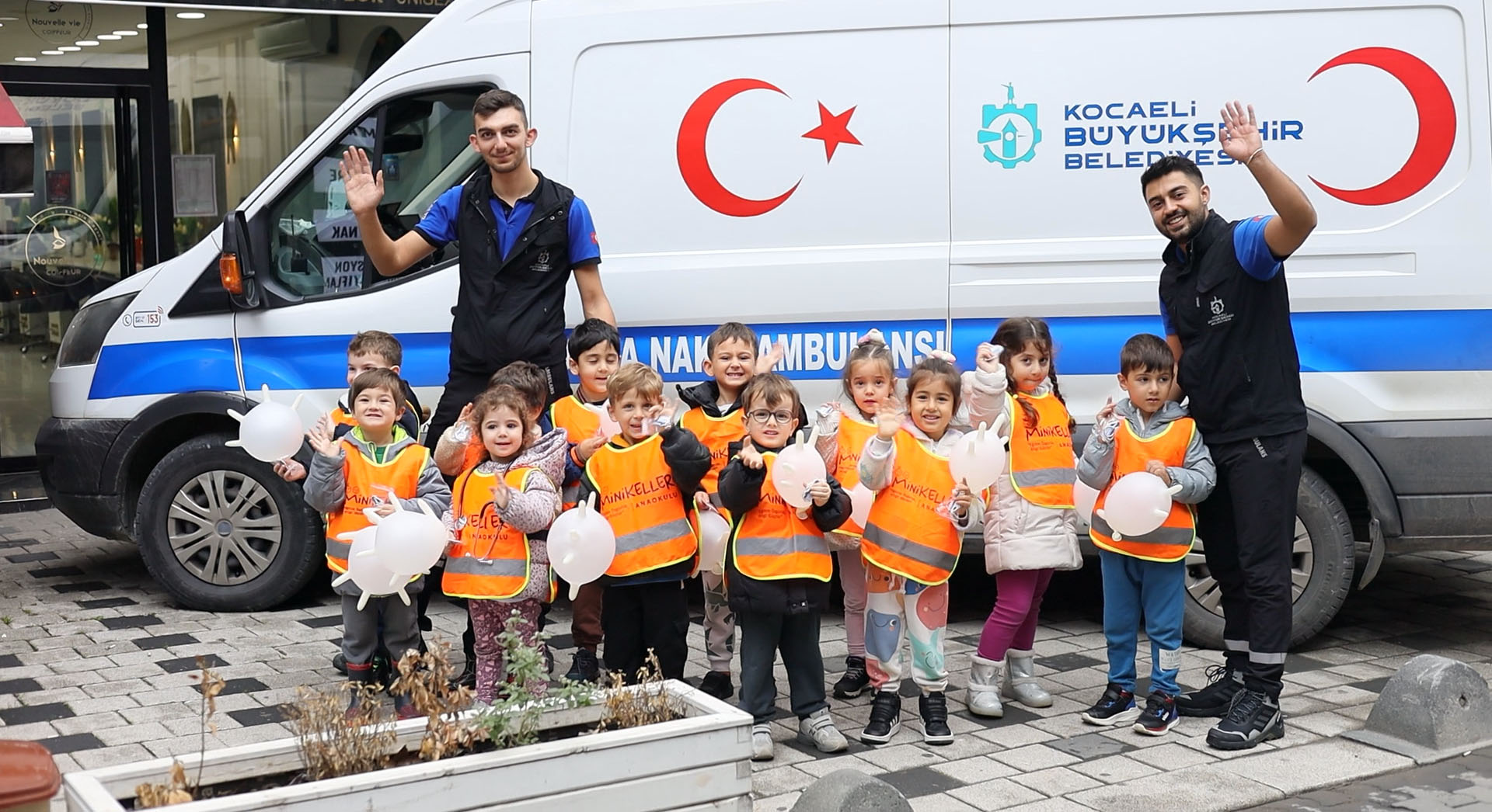 Kocaeli’de Miniklere Ambulansla Afet Eğitimi