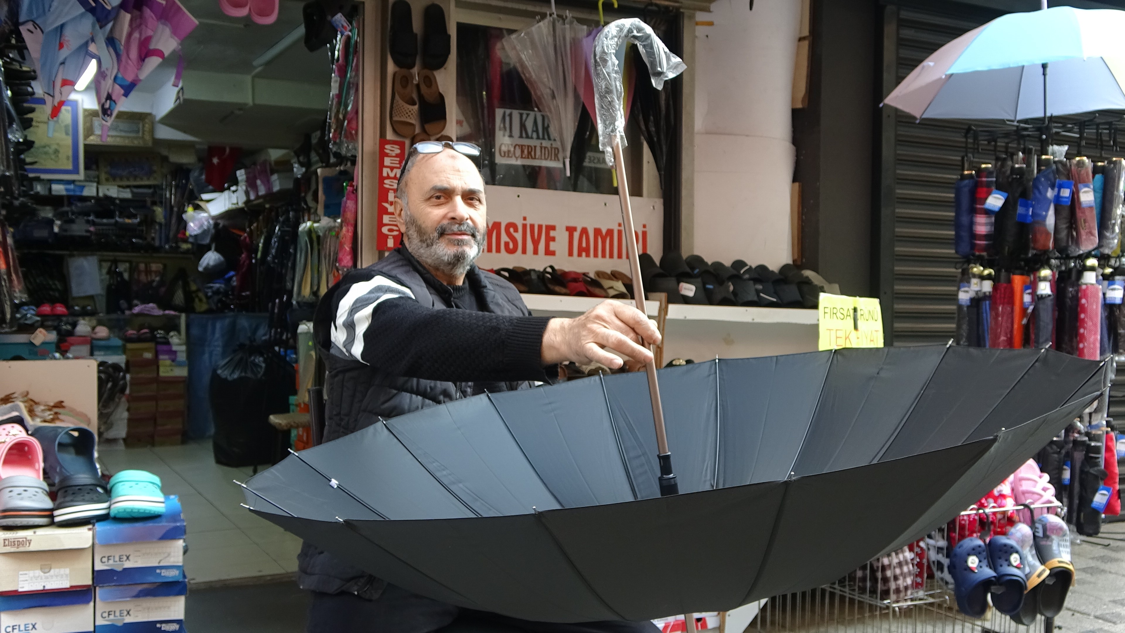 Kocaeli’nin Son Şemsiye Tamircisi “Yağmur Yağarsa Hatırlanıyoruz” 01