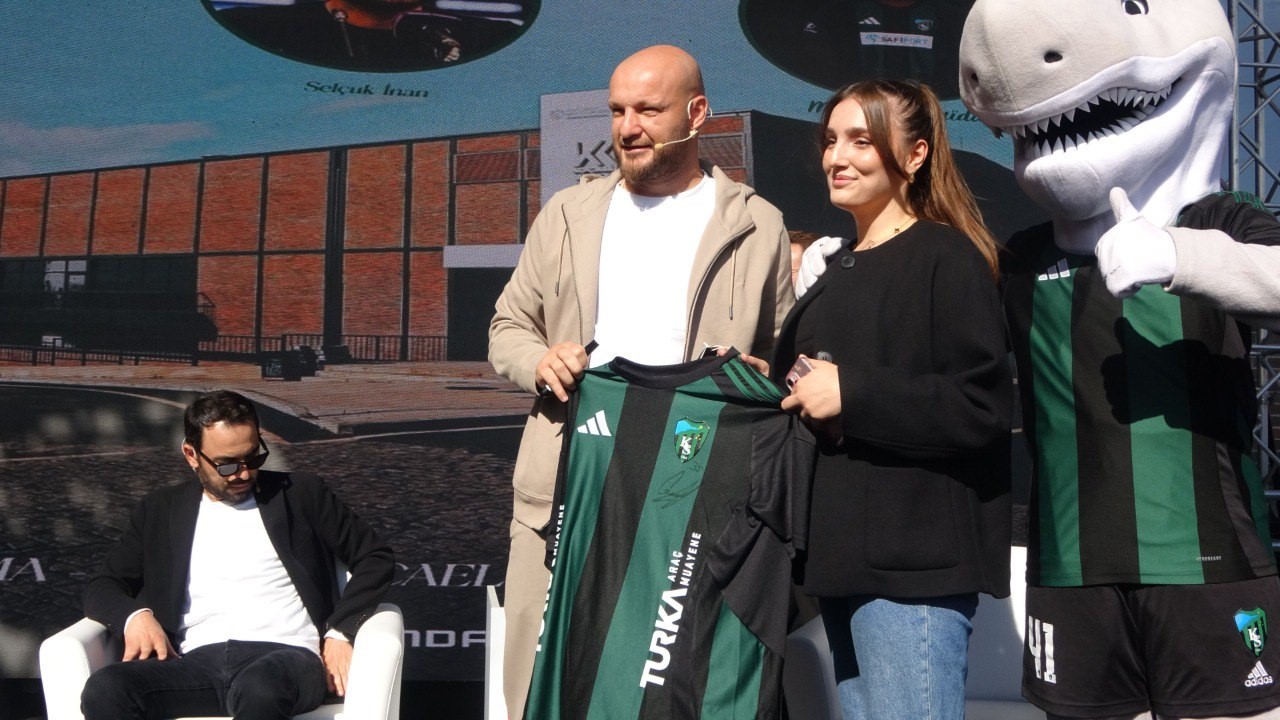 Kocaelispor Teknik Kadrosu Ve Futbolcuları Kitap Fuarı’nda Taraftarla Buluştu (4)