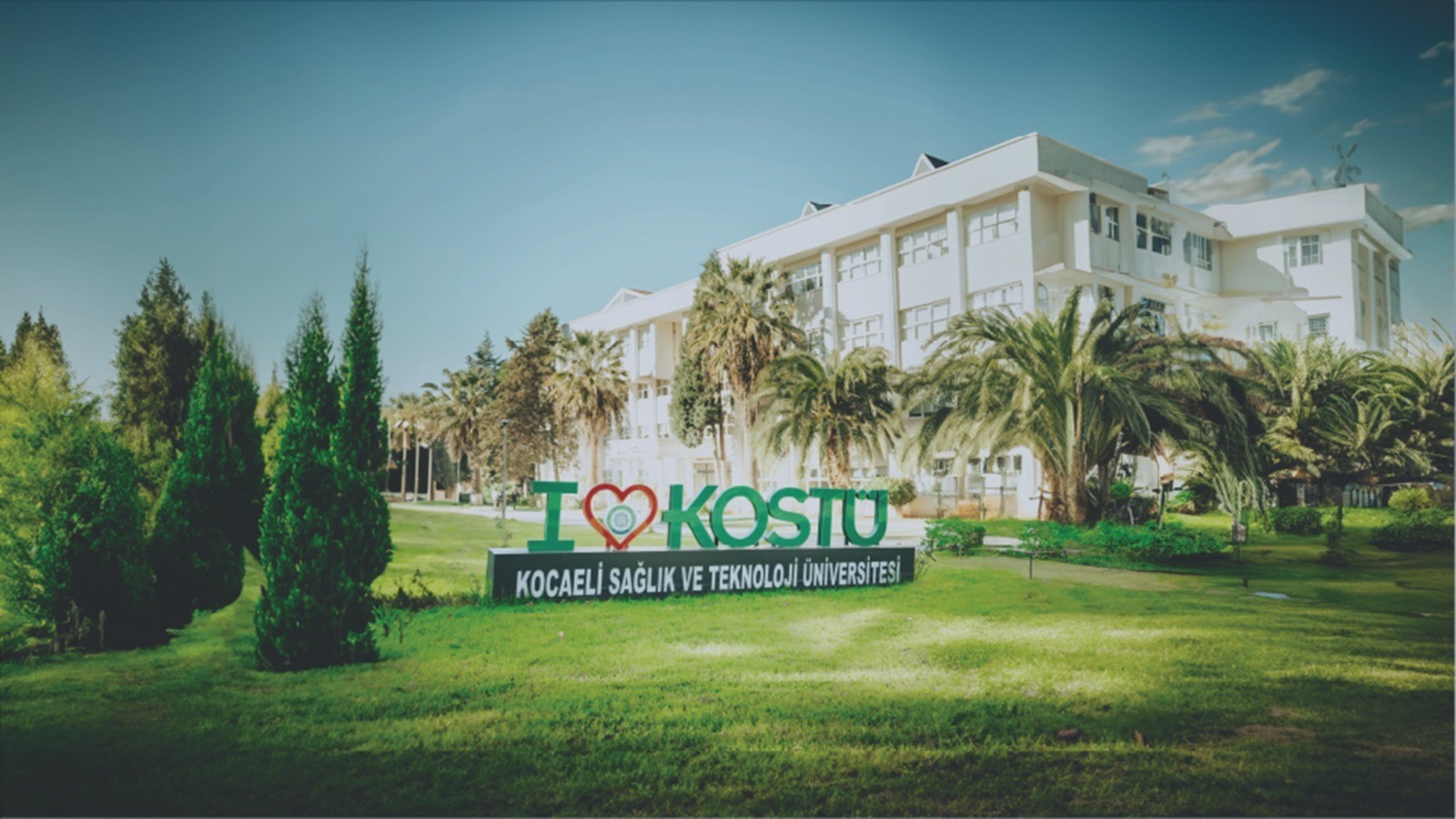 Kostü'den Dikkat Çeken Adım! 3